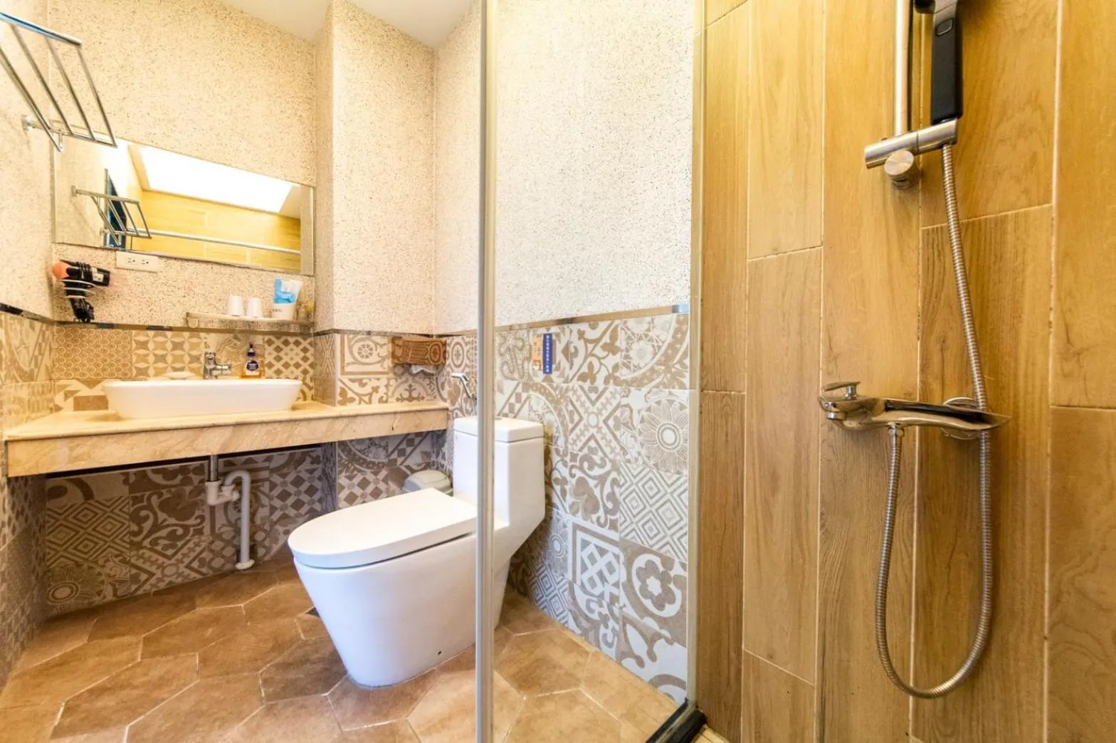 Bathroom in Long To Sea Again