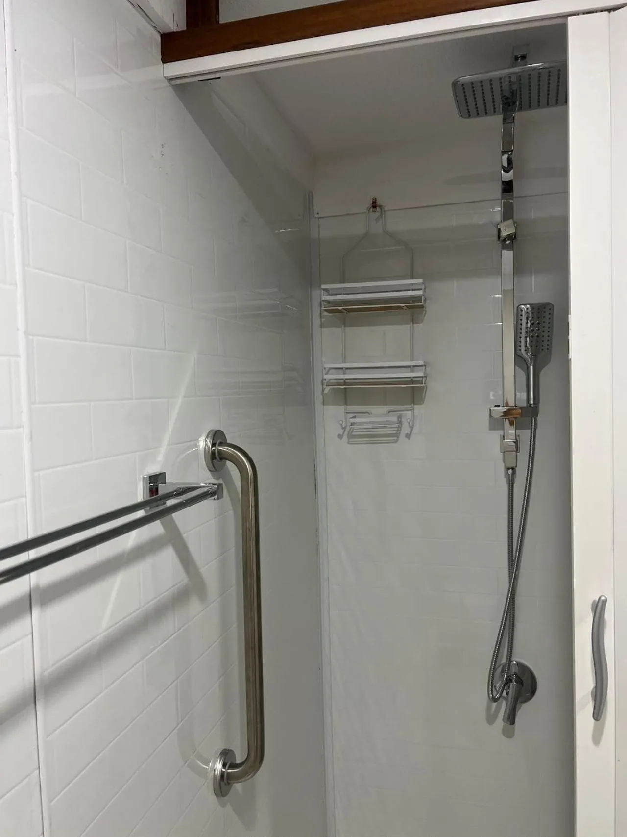 Bathroom in Kalua Motel