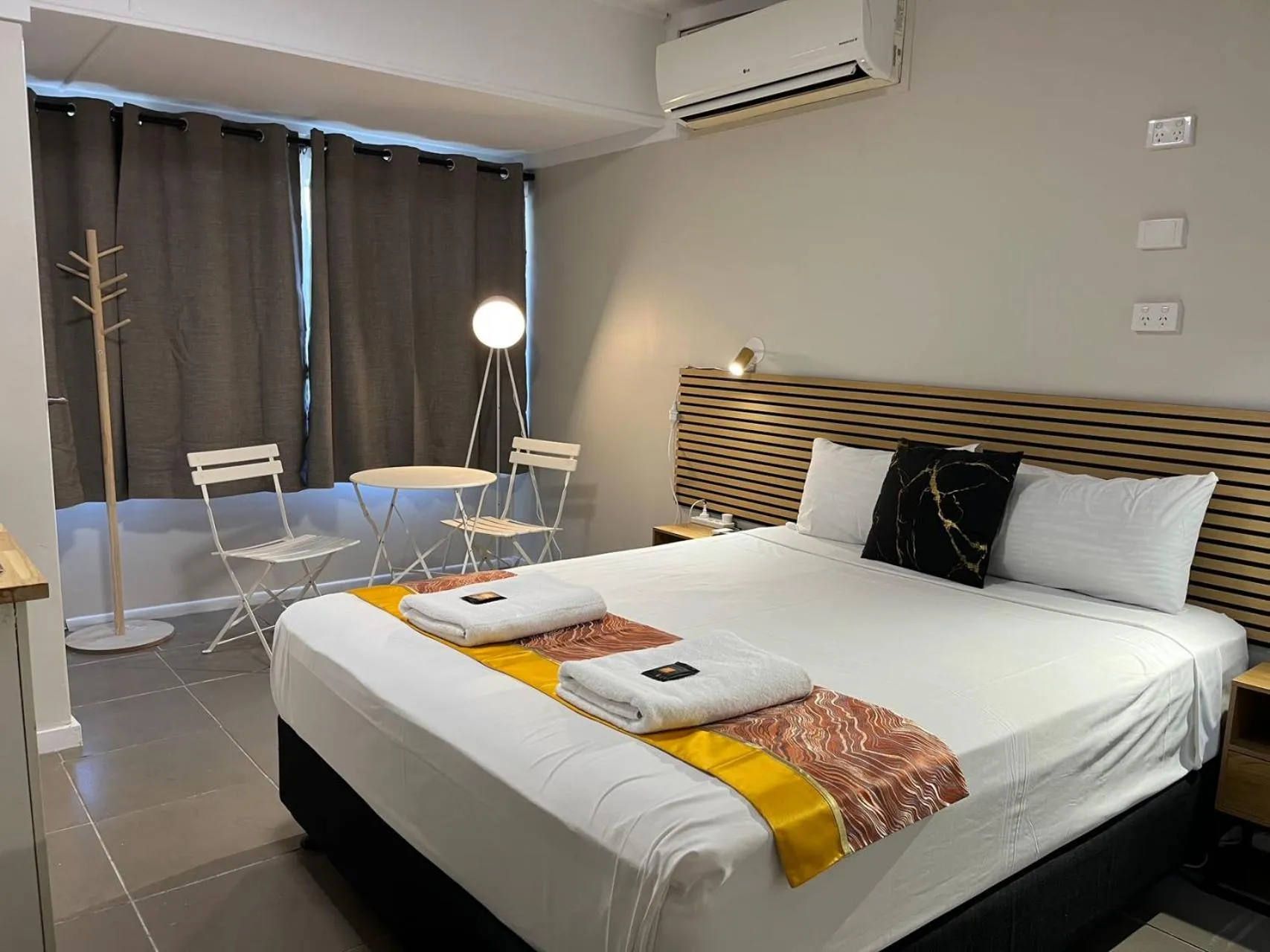 Photo of the whole room, Bed in Kalua Motel