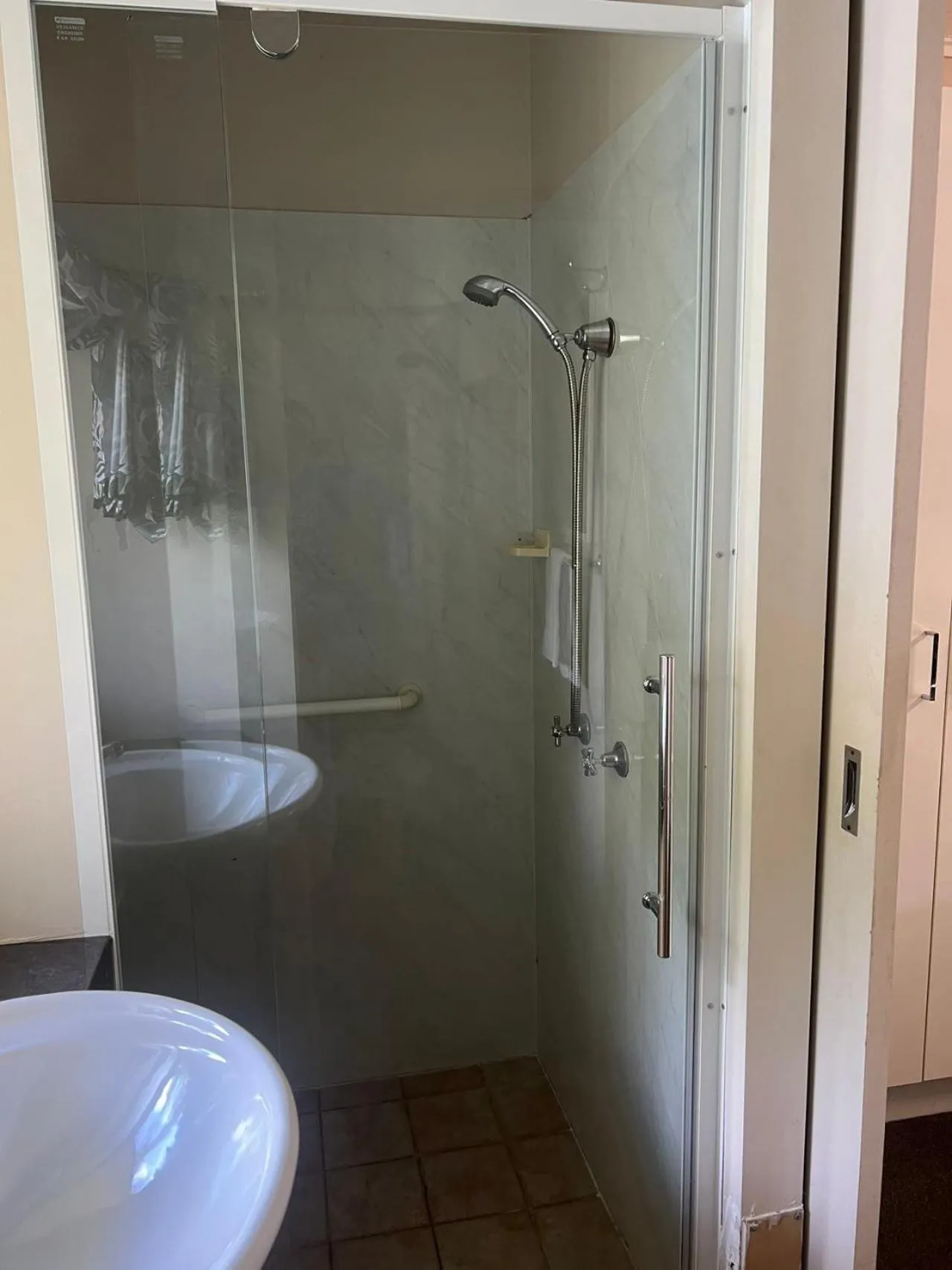 Bathroom in Kalua Motel