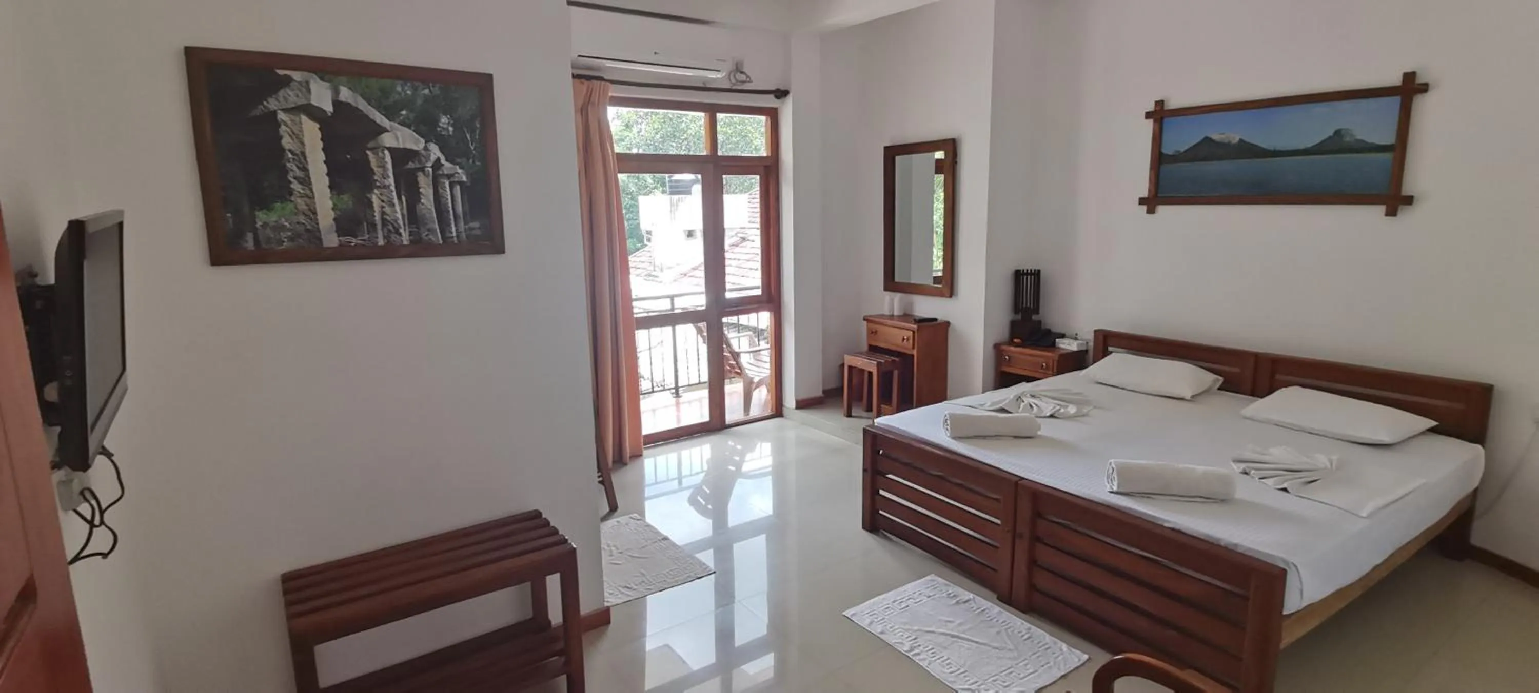 Photo of the whole room, Bed in Rajarata Family Resort
