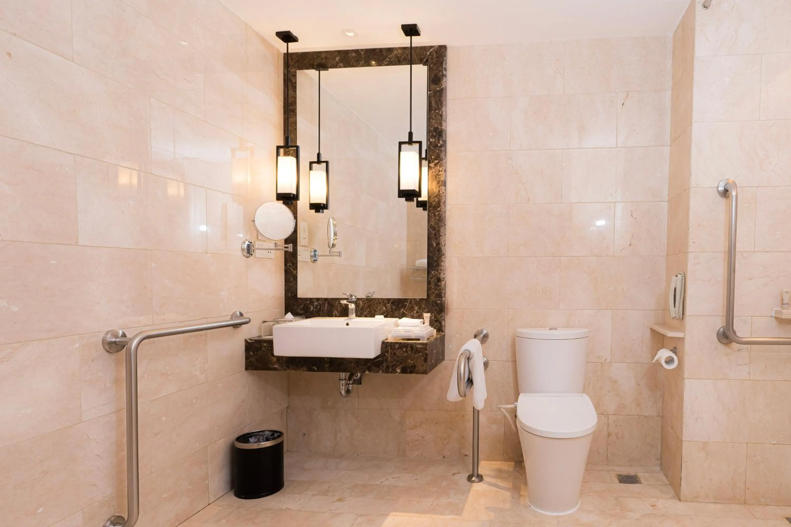 Photo of the whole room in Crowne Plaza Bandung by IHG