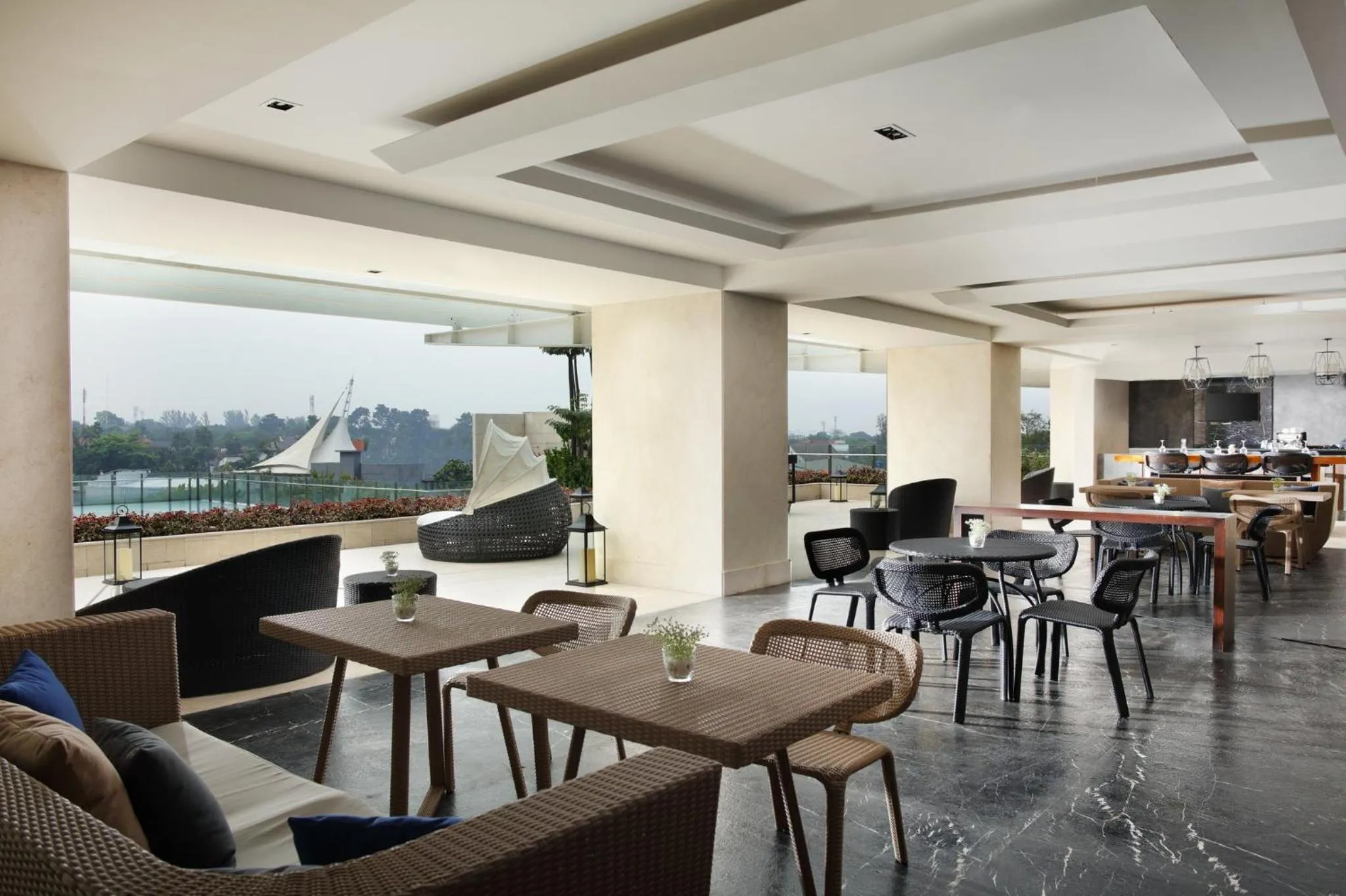 Restaurant/places to eat in Crowne Plaza Bandung by IHG