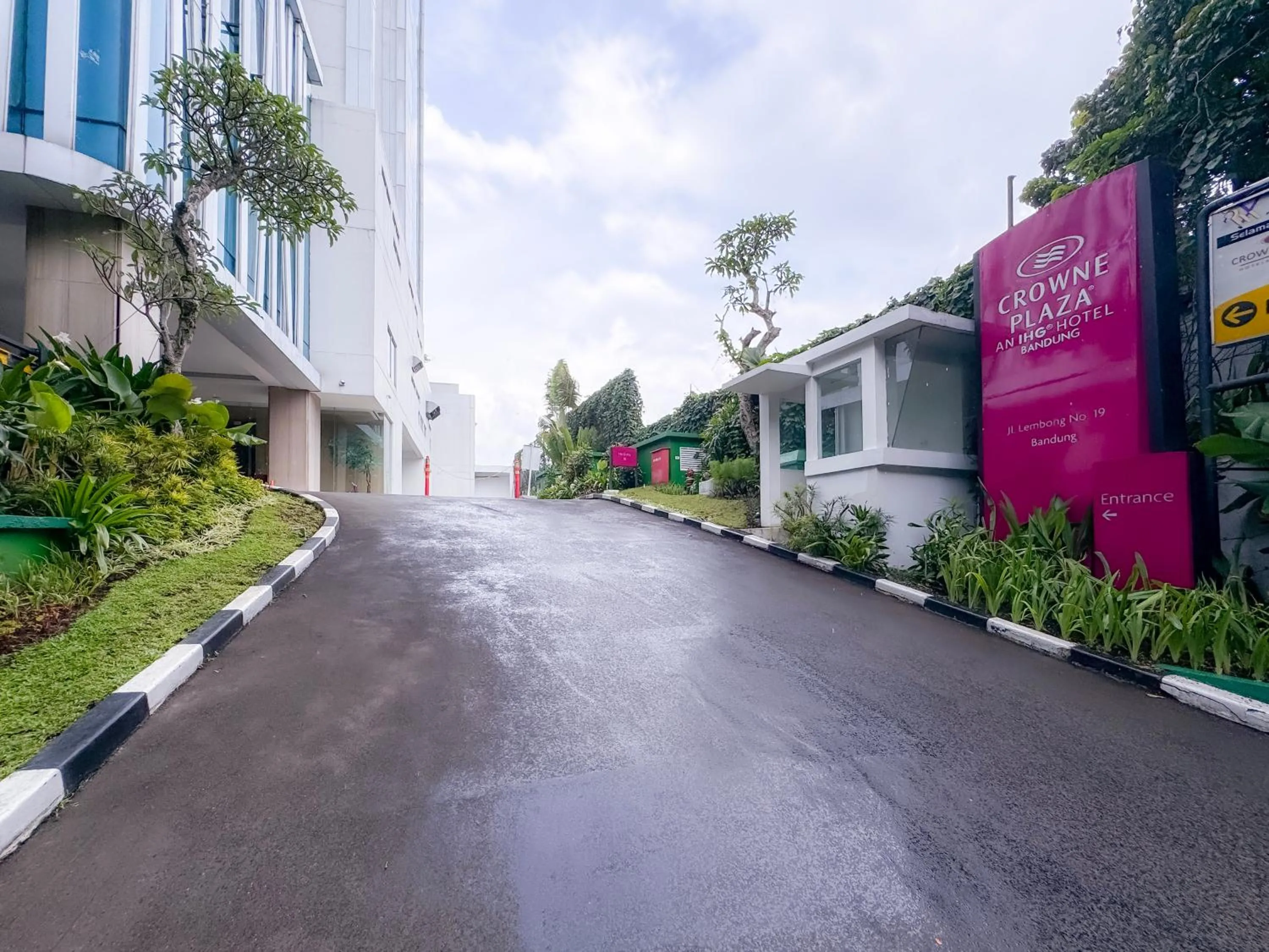 Facade/entrance in Crowne Plaza Bandung by IHG