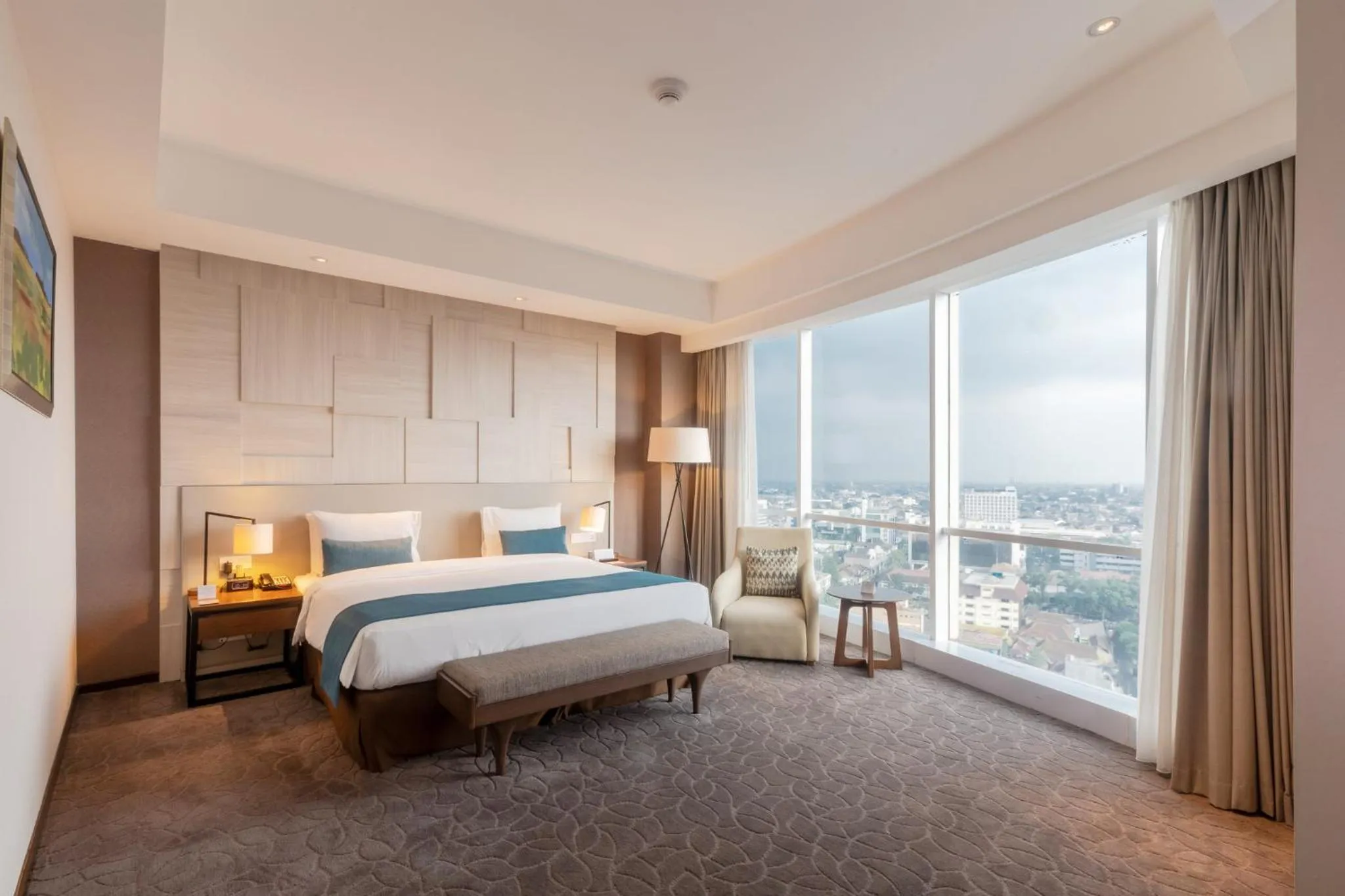 Photo of the whole room, Bed in Crowne Plaza Bandung by IHG