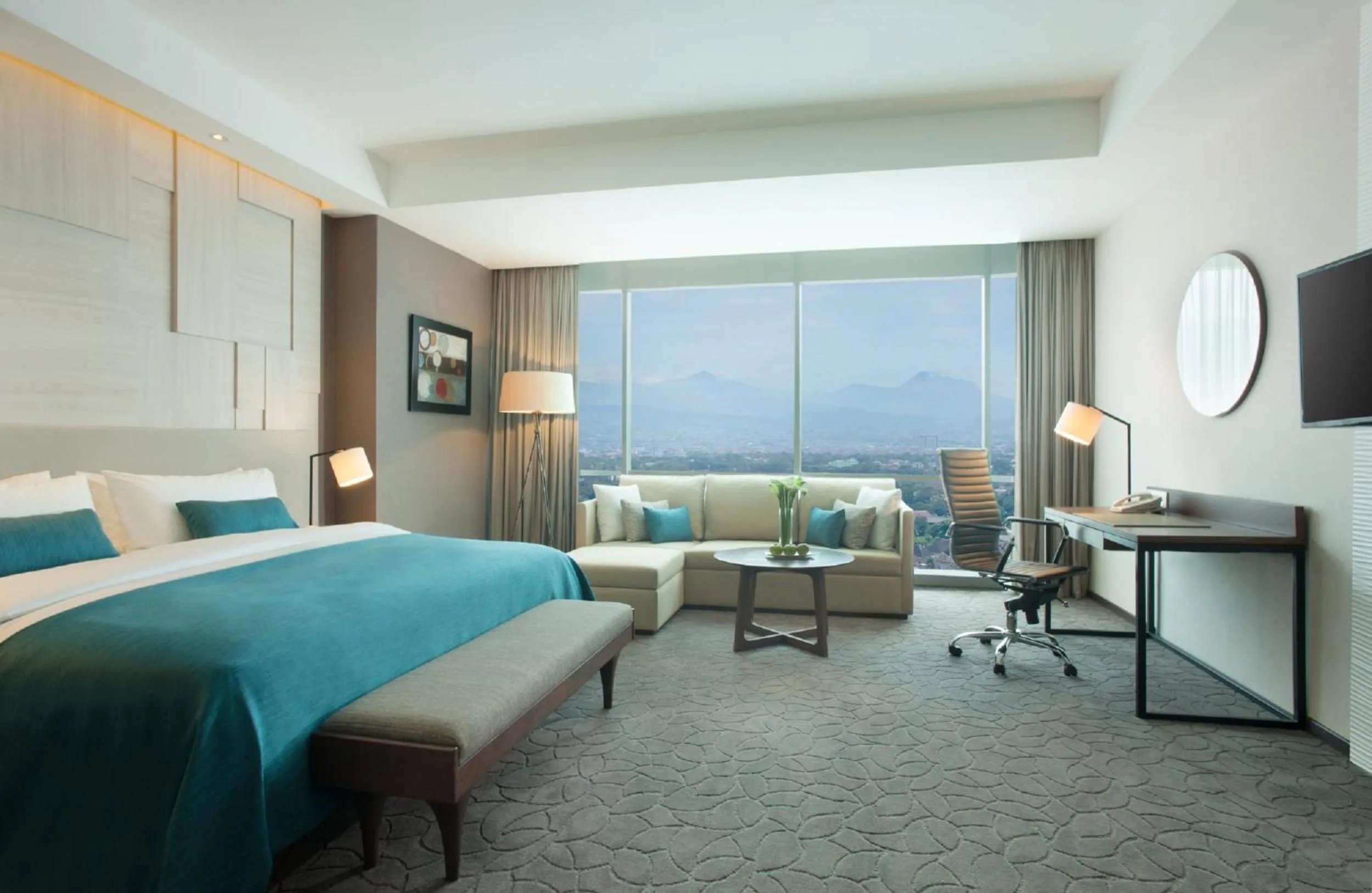Photo of the whole room, Bed in Crowne Plaza Bandung by IHG