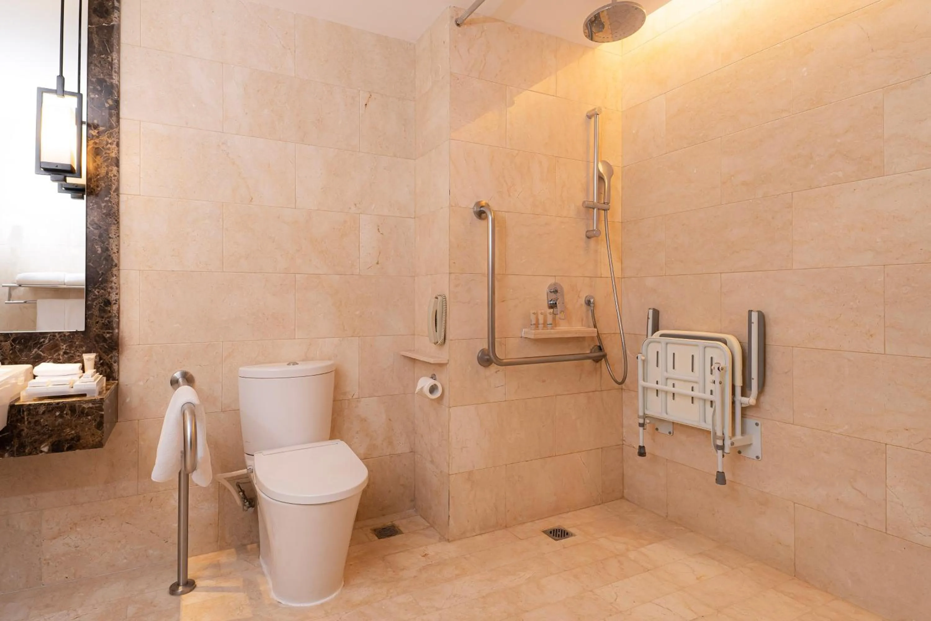 Photo of the whole room in Crowne Plaza Bandung by IHG