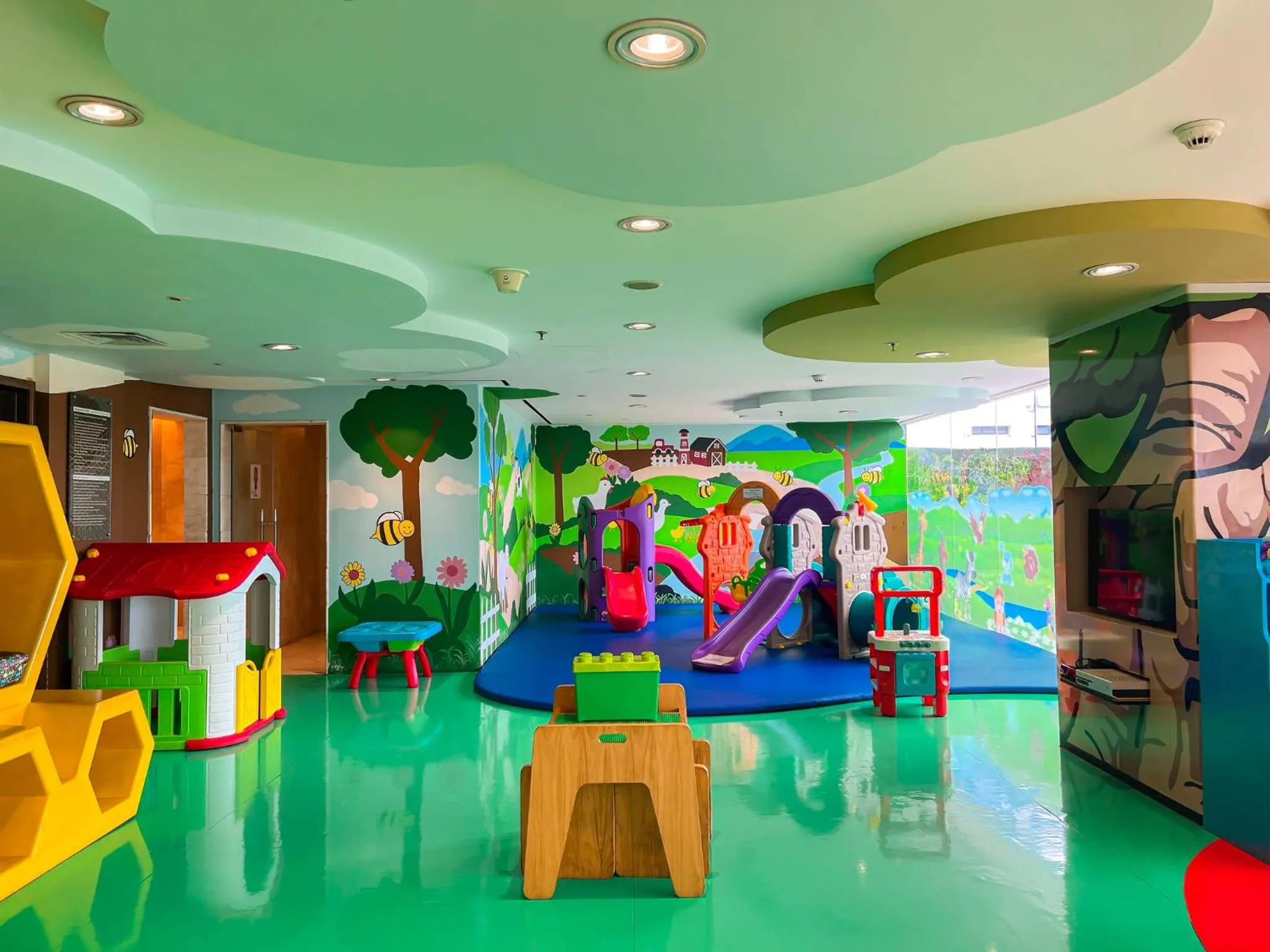 Area and facilities in Crowne Plaza Bandung by IHG