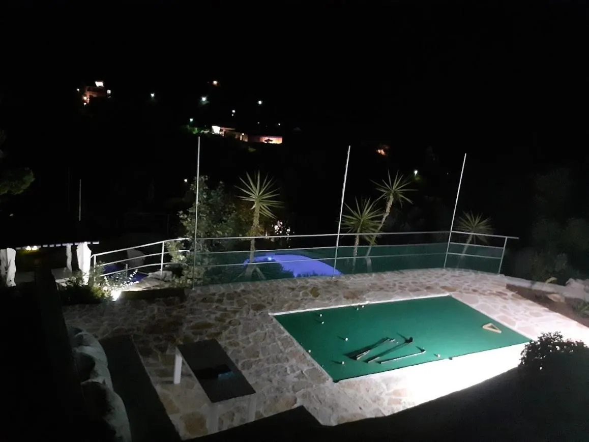 Minigolf in Relax tiny villas 40 meters of the beach