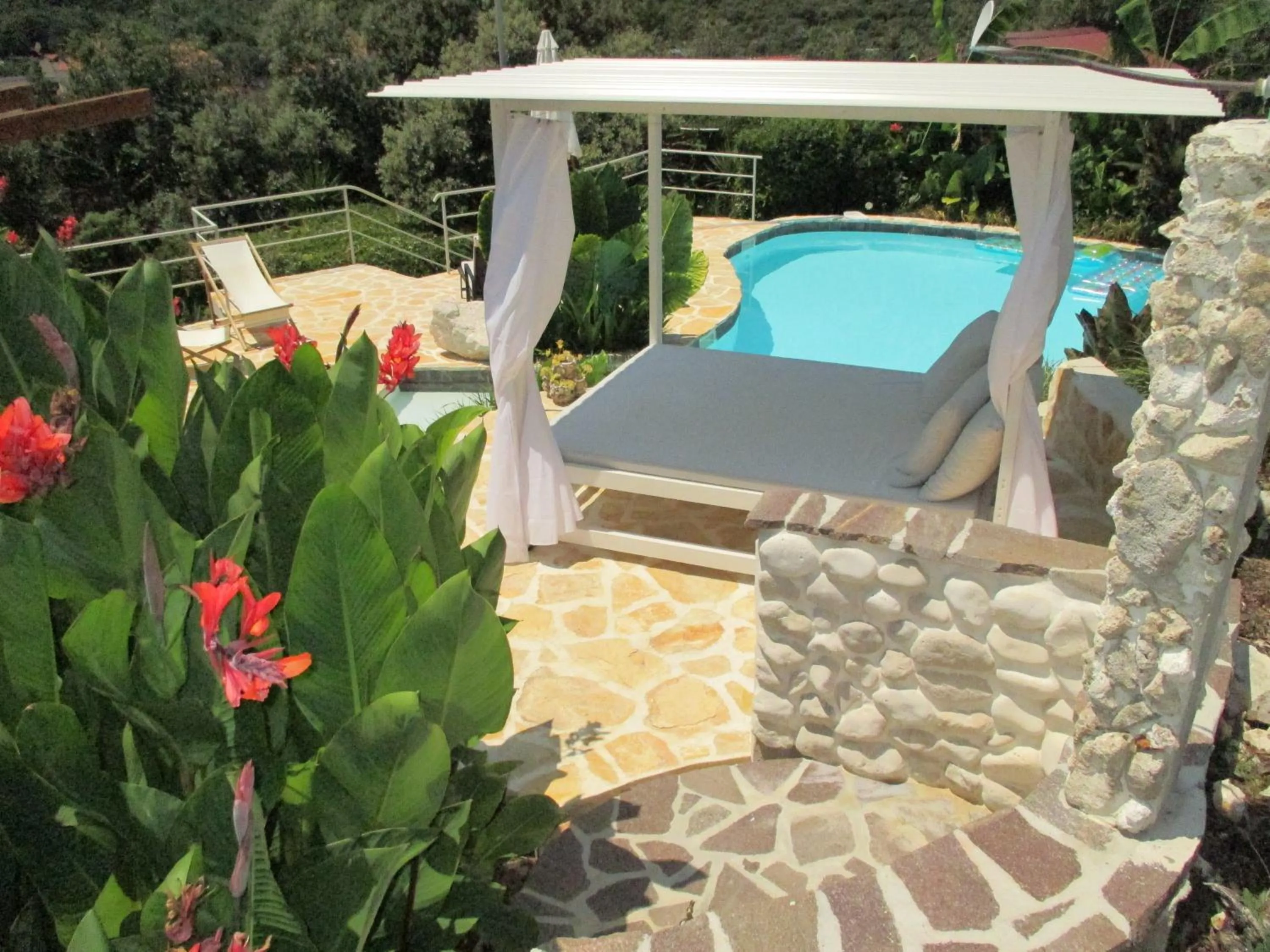 Garden in Relax tiny villas 40 meters of the beach