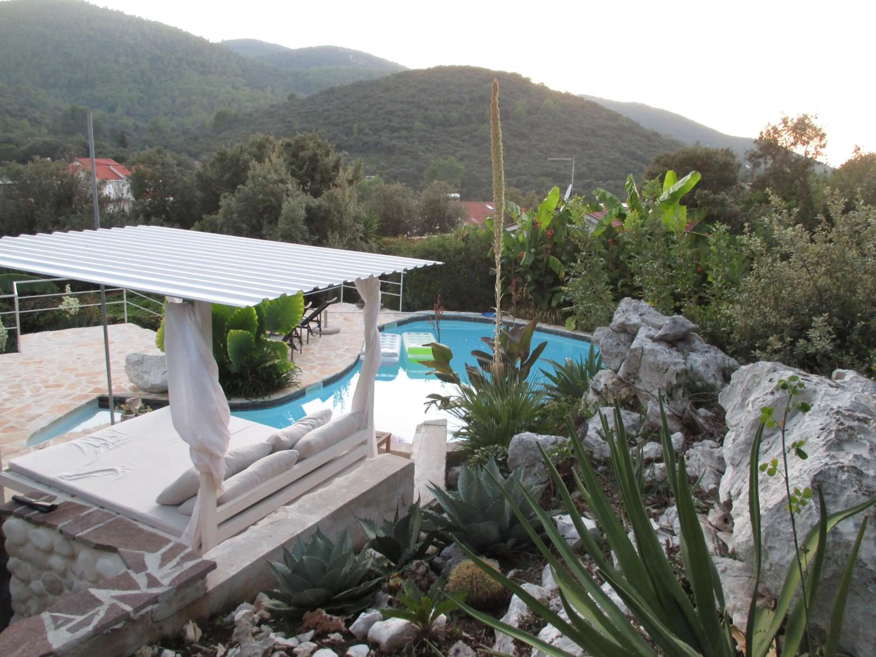 Garden in Relax tiny villas 40 meters of the beach