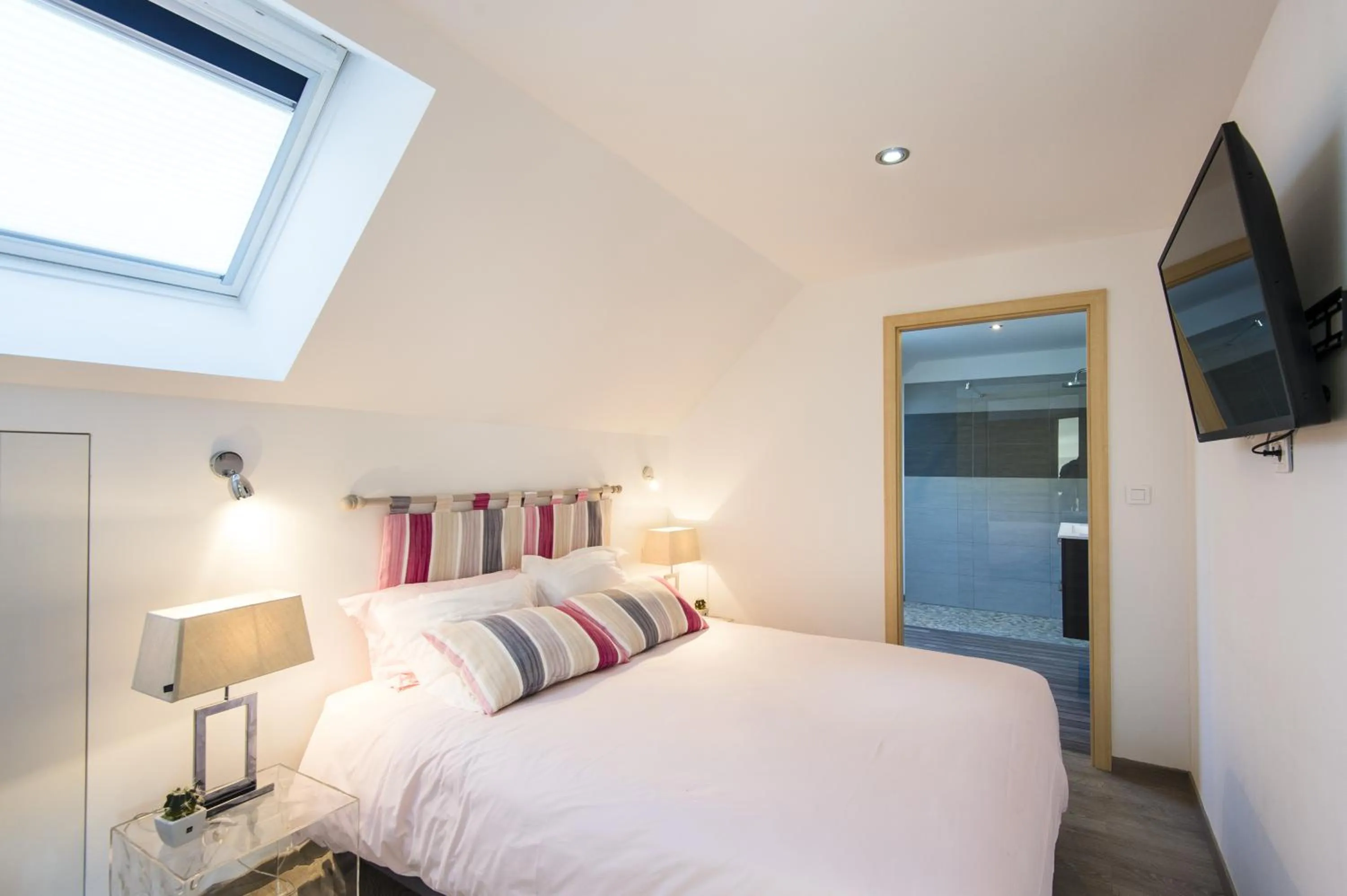 Bedroom, Bed in Espace Zen'ing