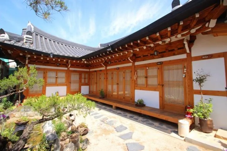 Happiness Full Hanok Guesthouse