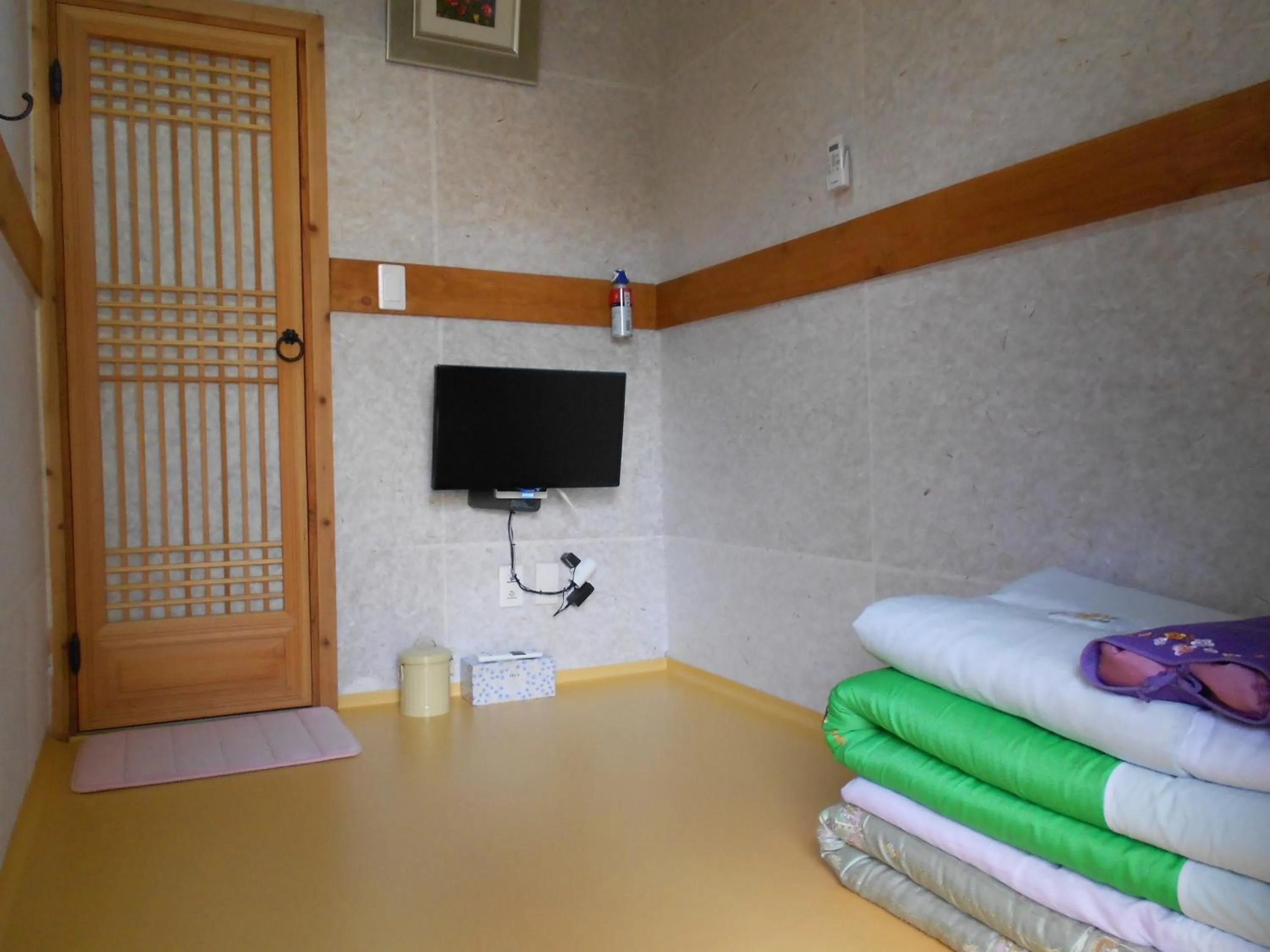 Bed in Happiness Full Hanok Guesthouse