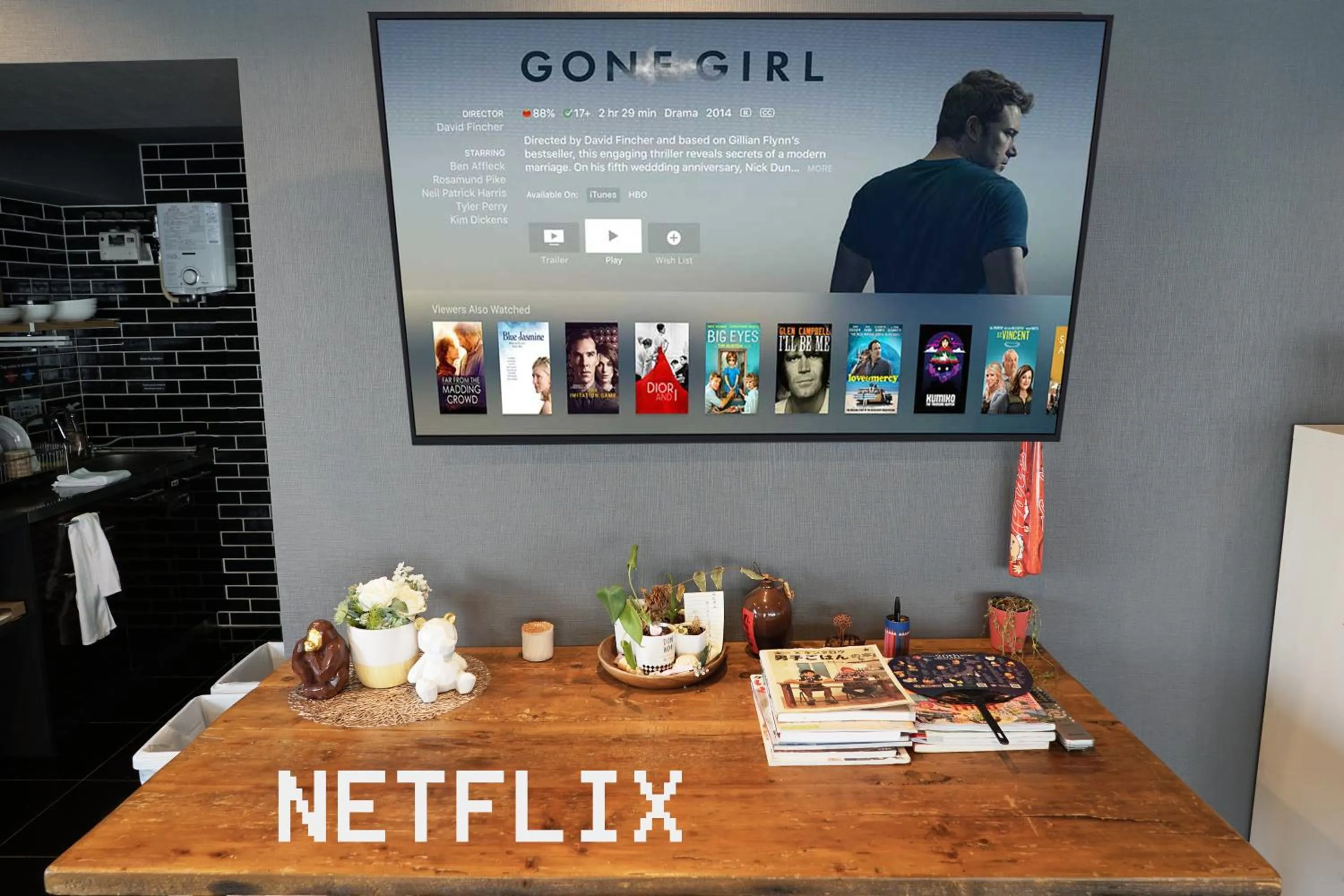 Communal lounge/ TV room in Santiago Guesthouse Hiroshima