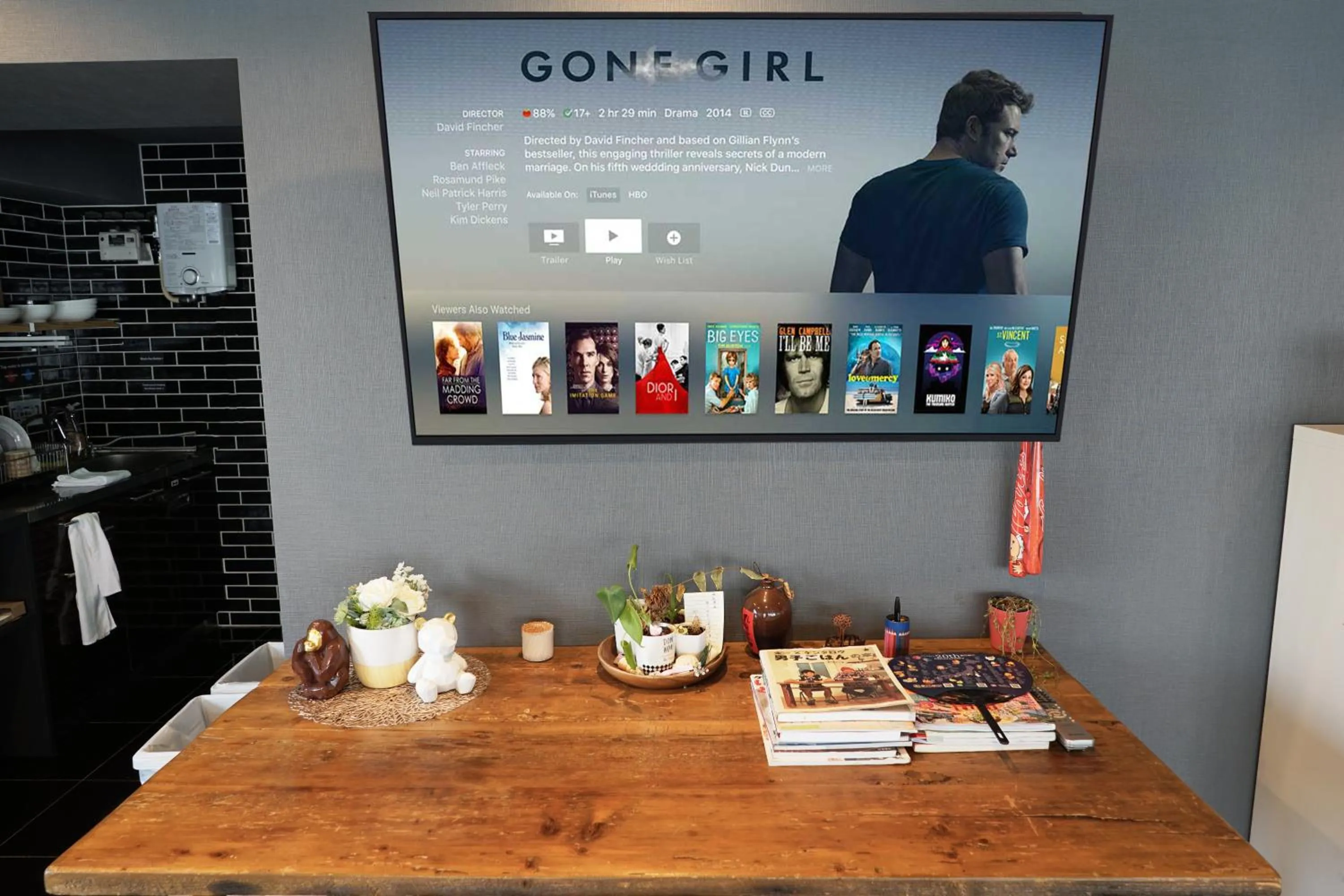 Communal lounge/ TV room in Santiago Guesthouse Hiroshima