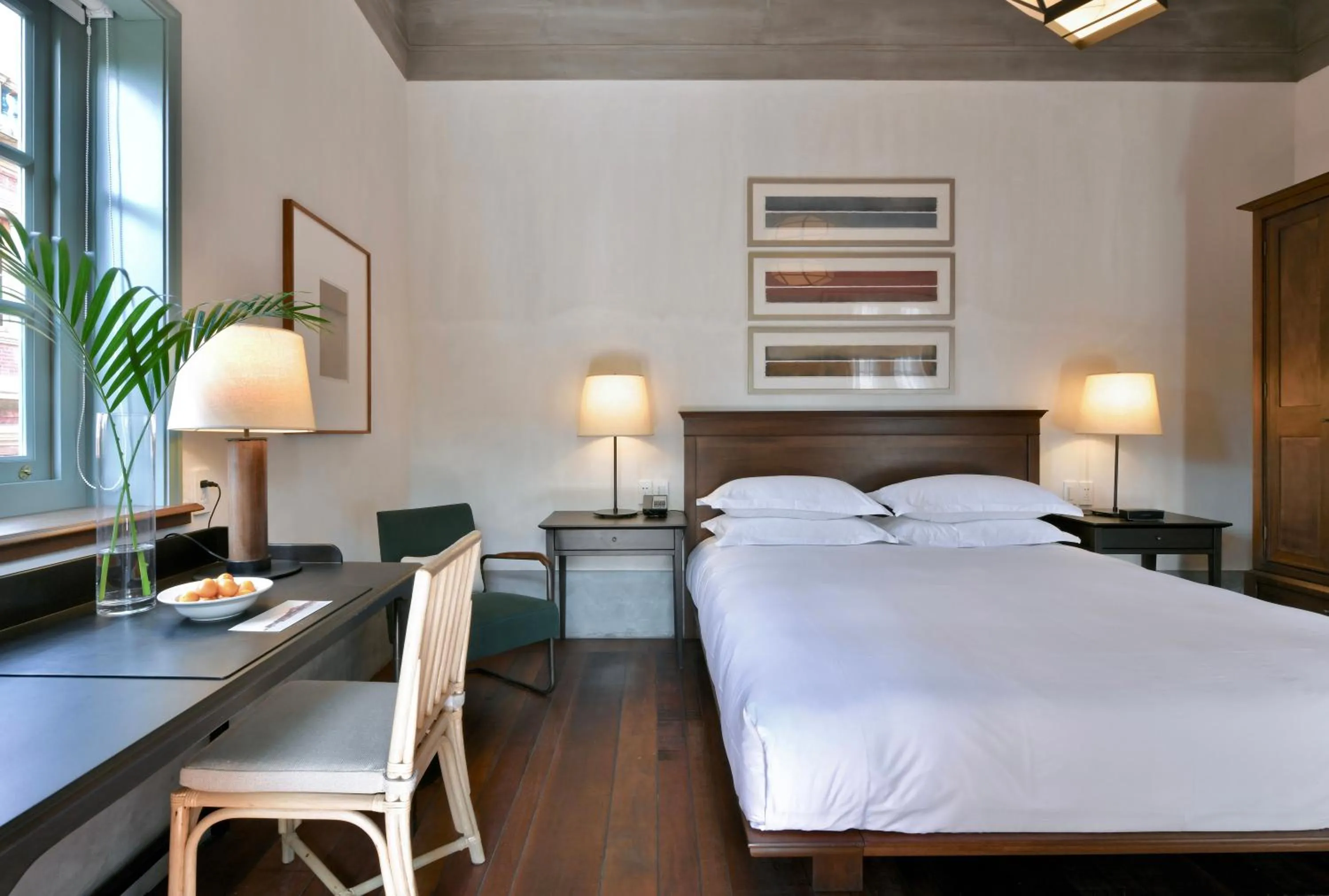 Bed in LeeManorHotle