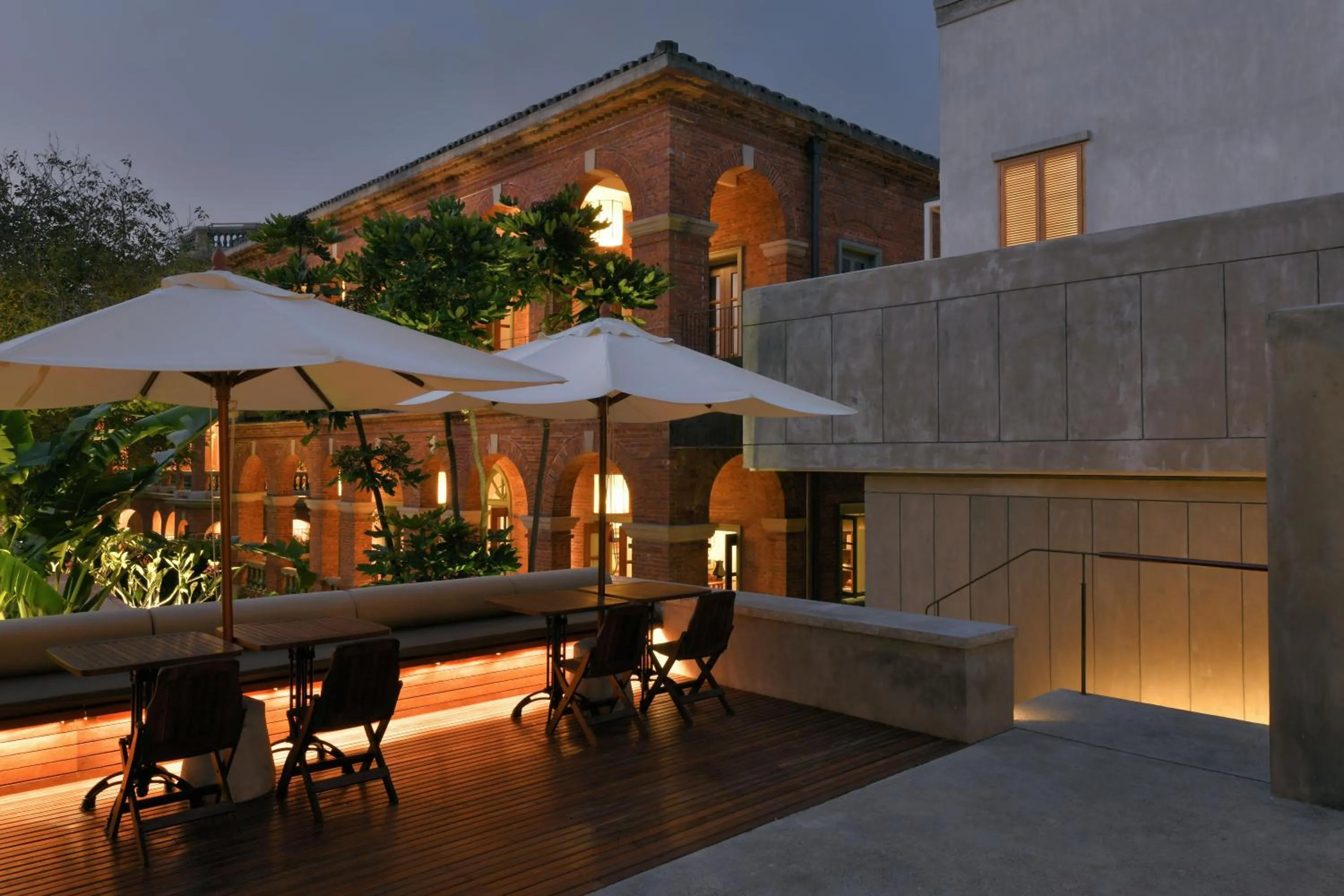 Property building in LeeManorHotle