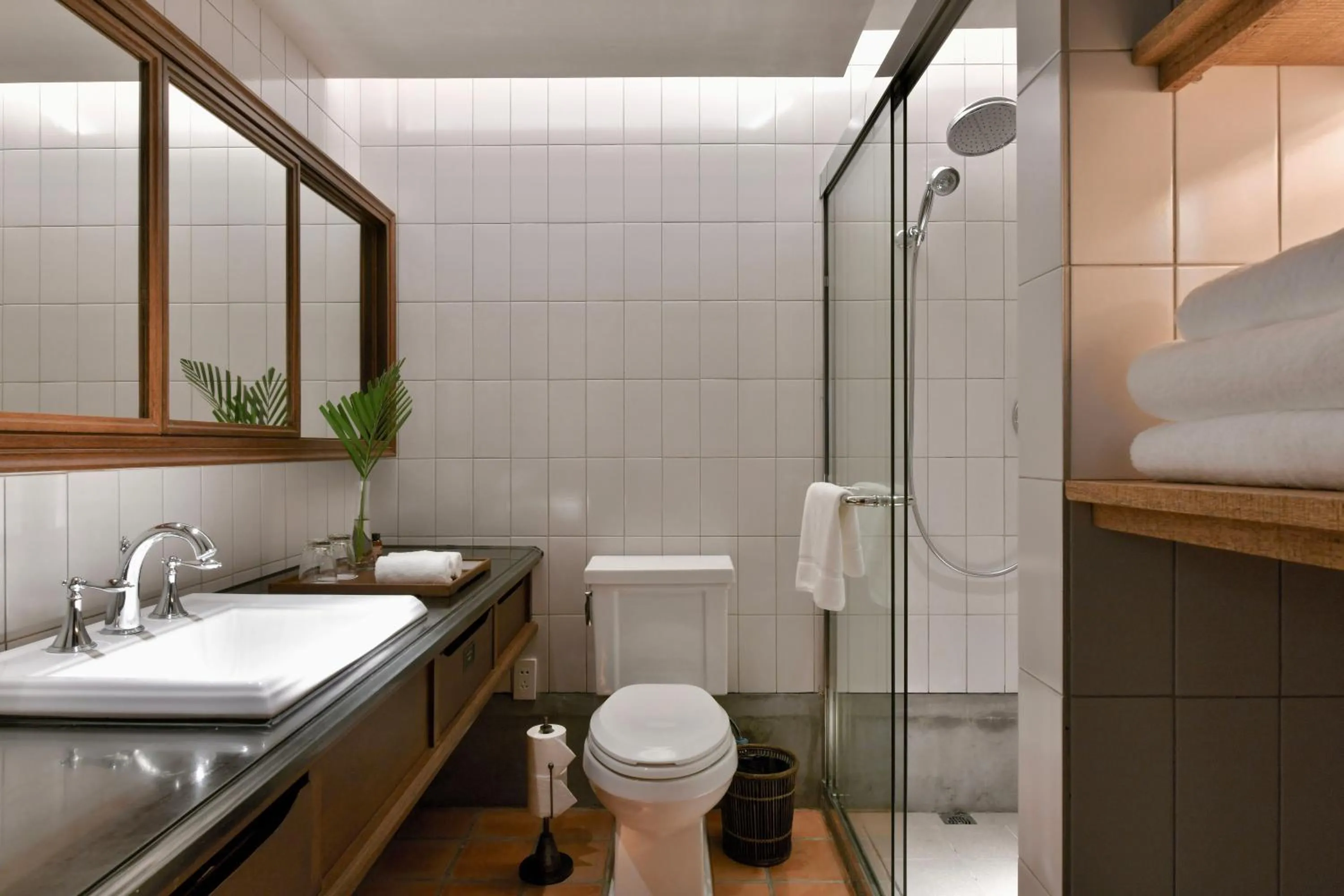 Shower in LeeManorHotle