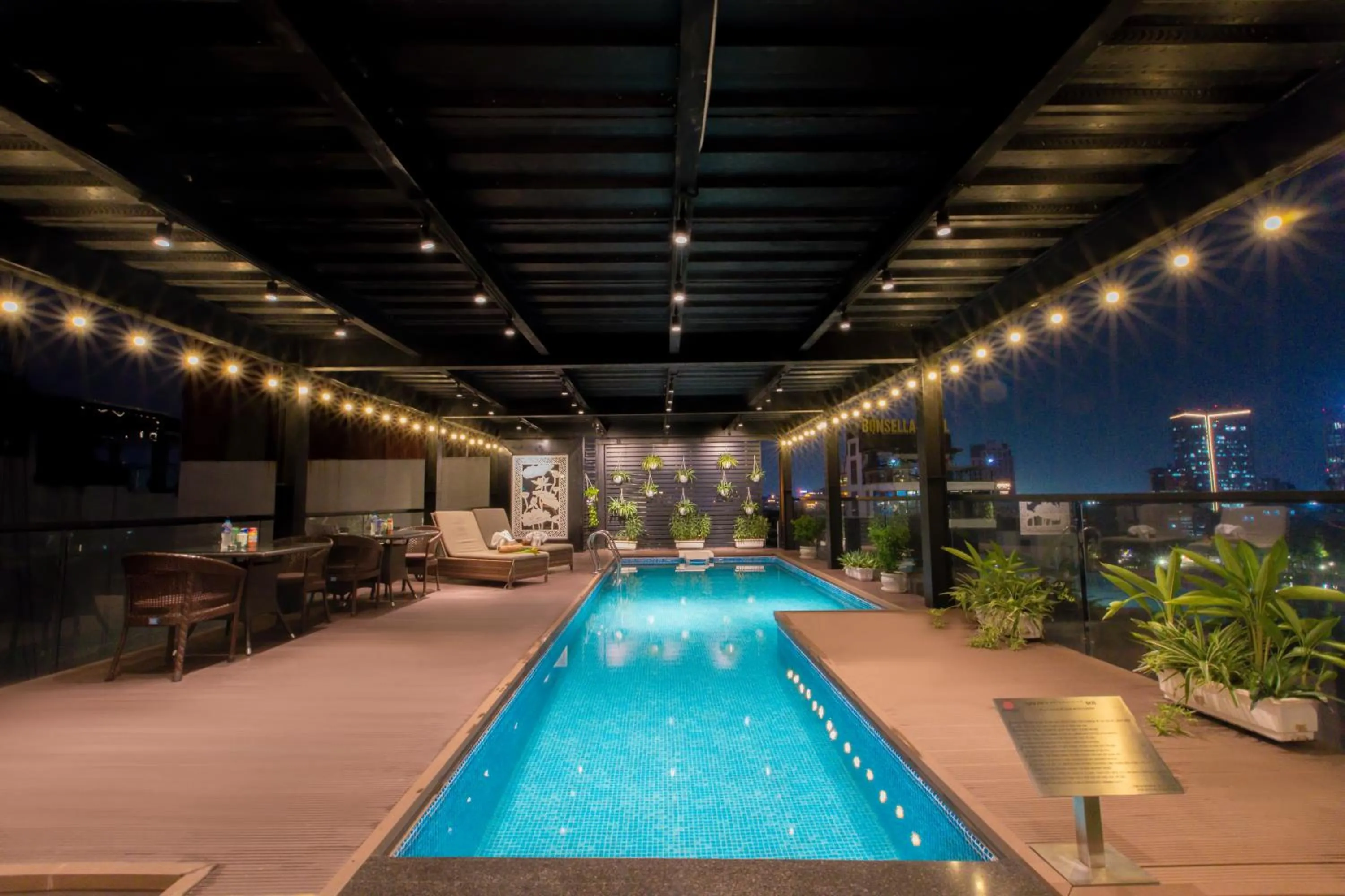 Swimming pool in Hanoi Solis Hotel