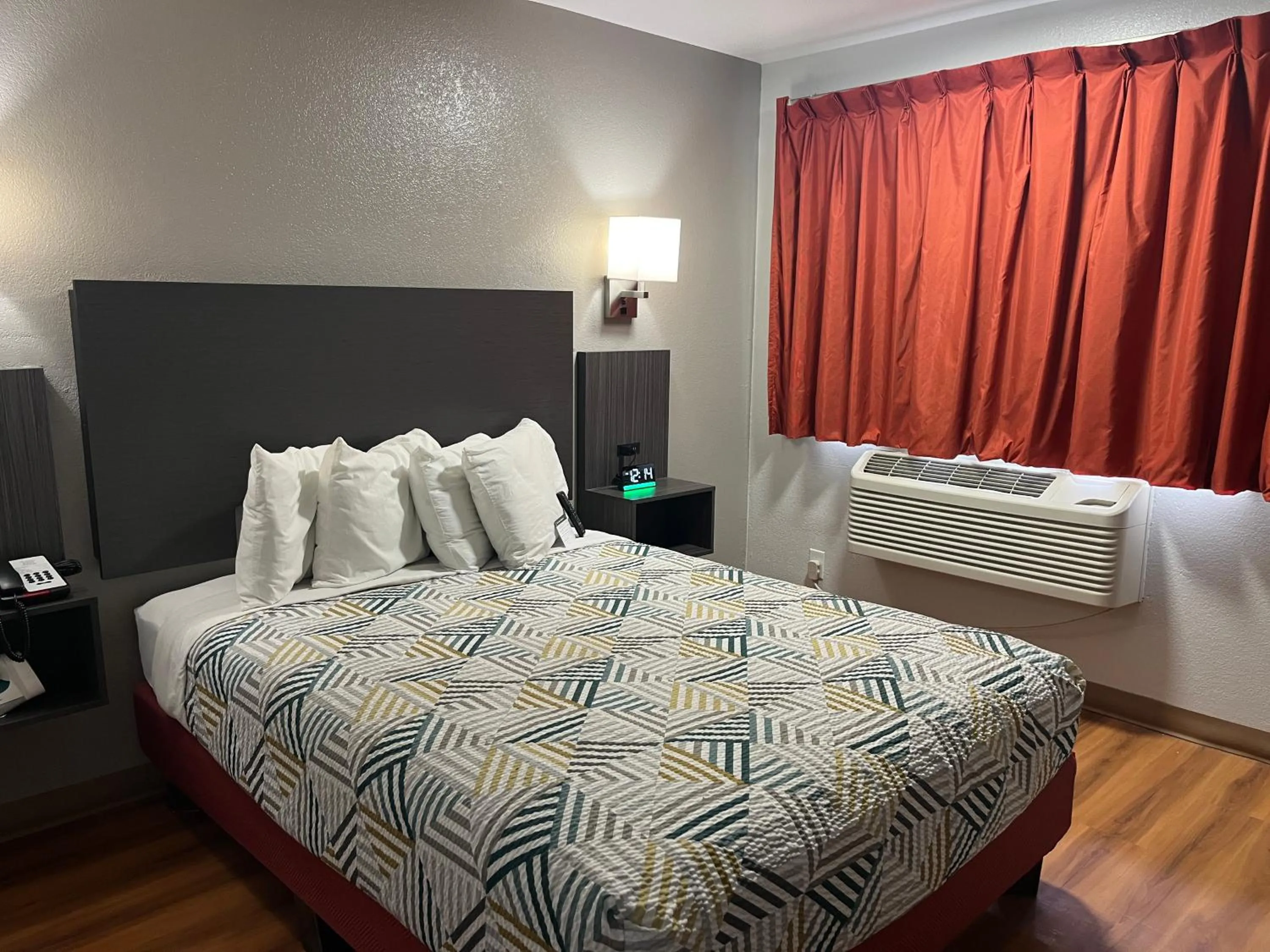 Queen Room - single occupancy - Disability Access - Roll in Shower in Studio 6 - Grants, NM