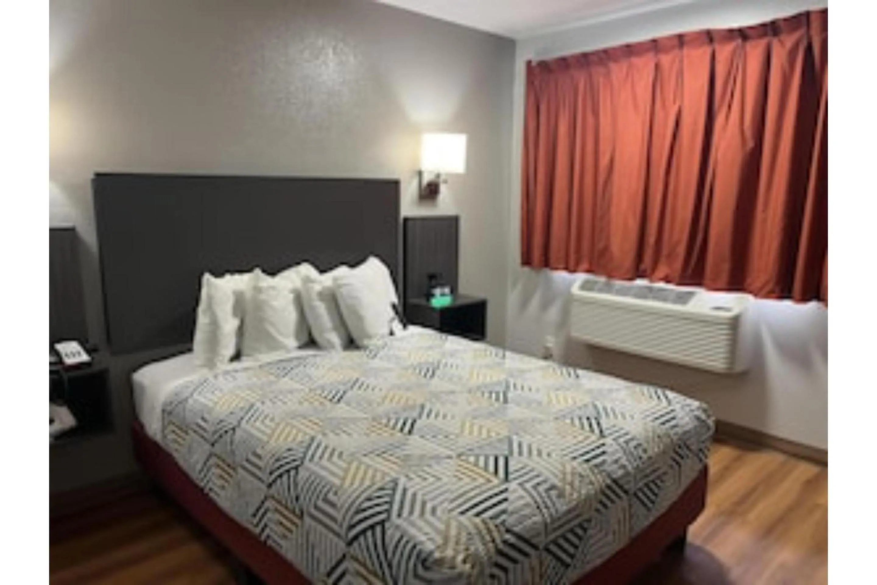 Deluxe King Room - Non-Smoking in Studio 6 - Grants, NM