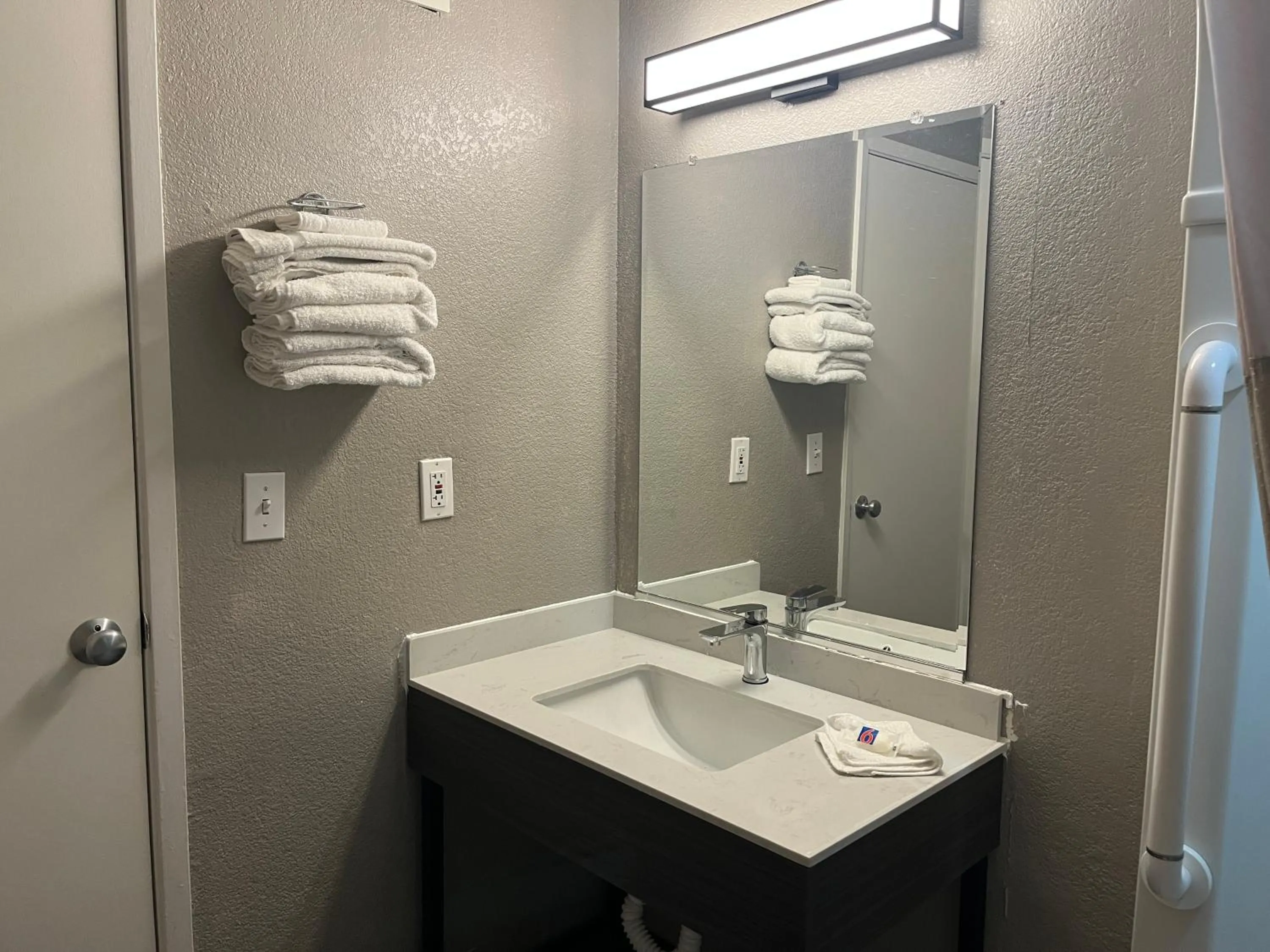 Deluxe Queen Room - Non-Smoking in Studio 6 - Grants, NM