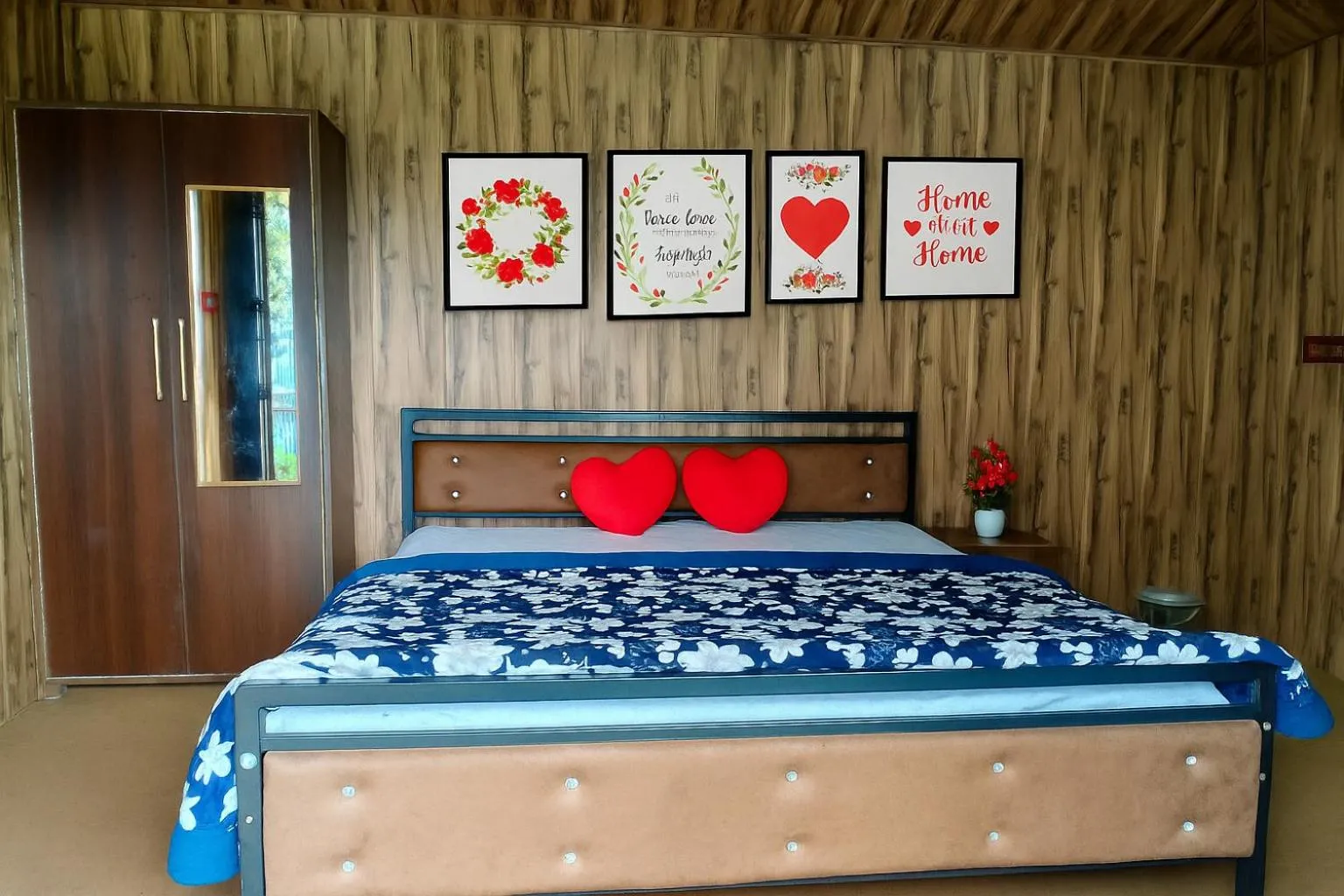 Bedroom, Bed in The Gypsy Soul