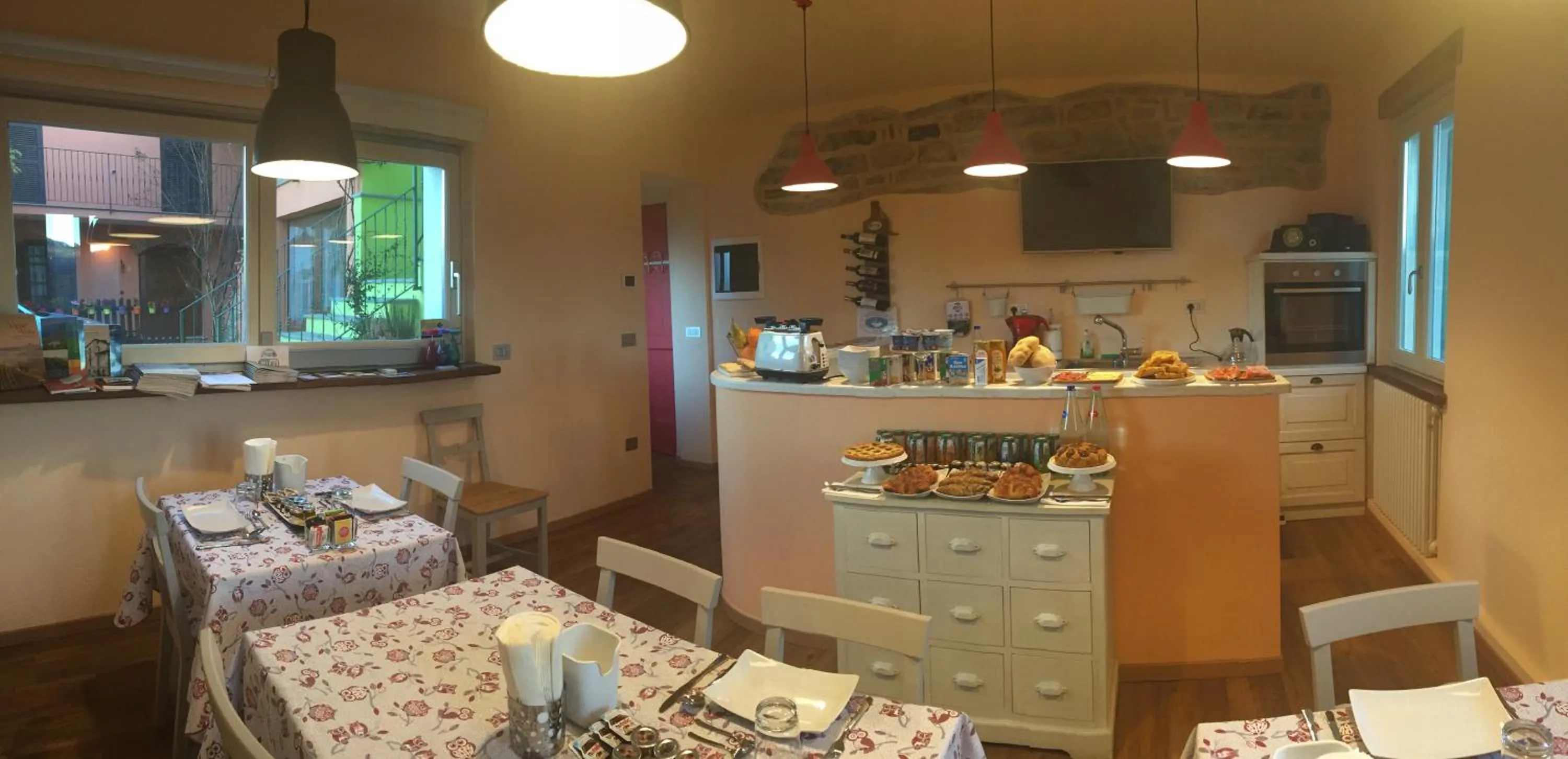 Food and drinks in Borgo Inferiore 24