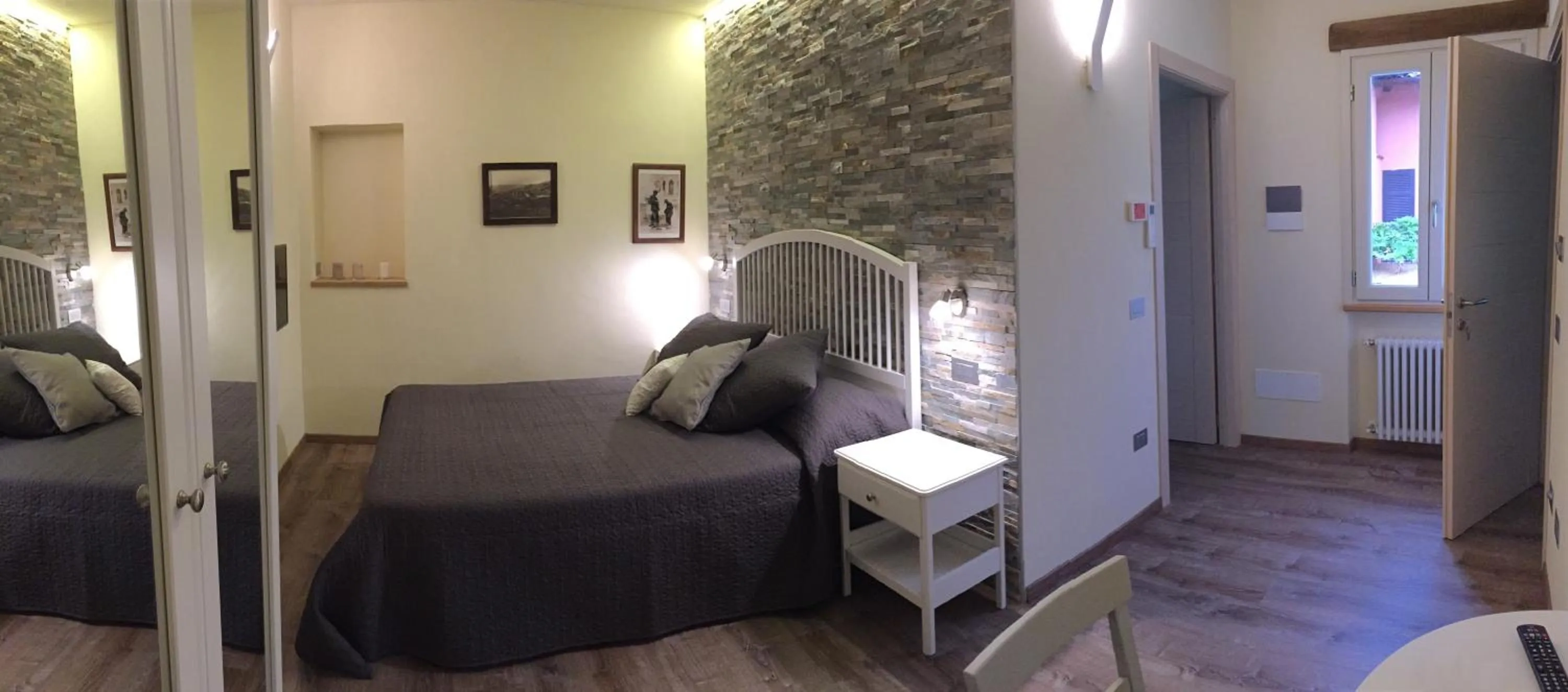 Photo of the whole room in Borgo Inferiore 24