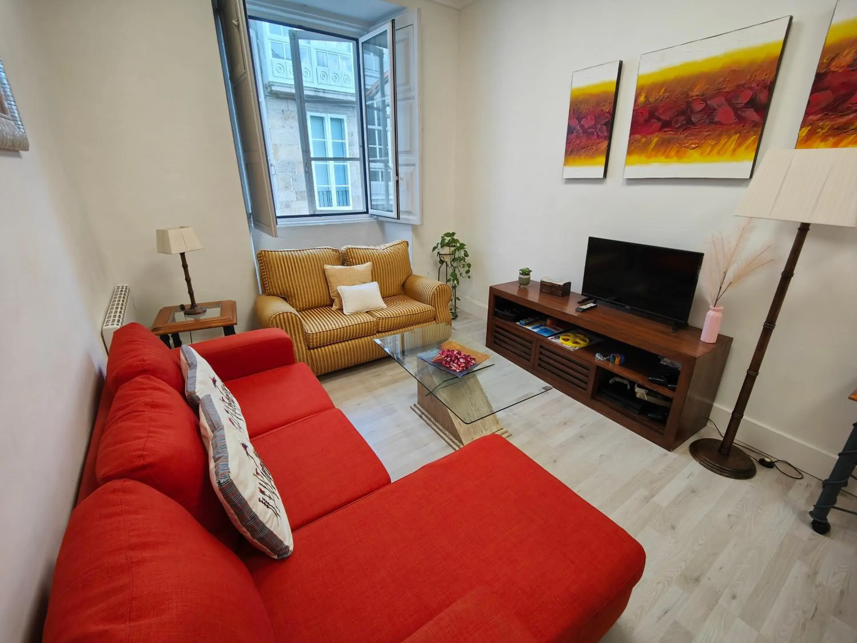 Rua Nova Apartment 28, 3 Dormitorios, WIFI, PS4 y Netflix, a 200m Catedral Rua Nova Apartment 28, 3 Dormitorios, WIFI, PS4 y Netflix, a 200m Catedral