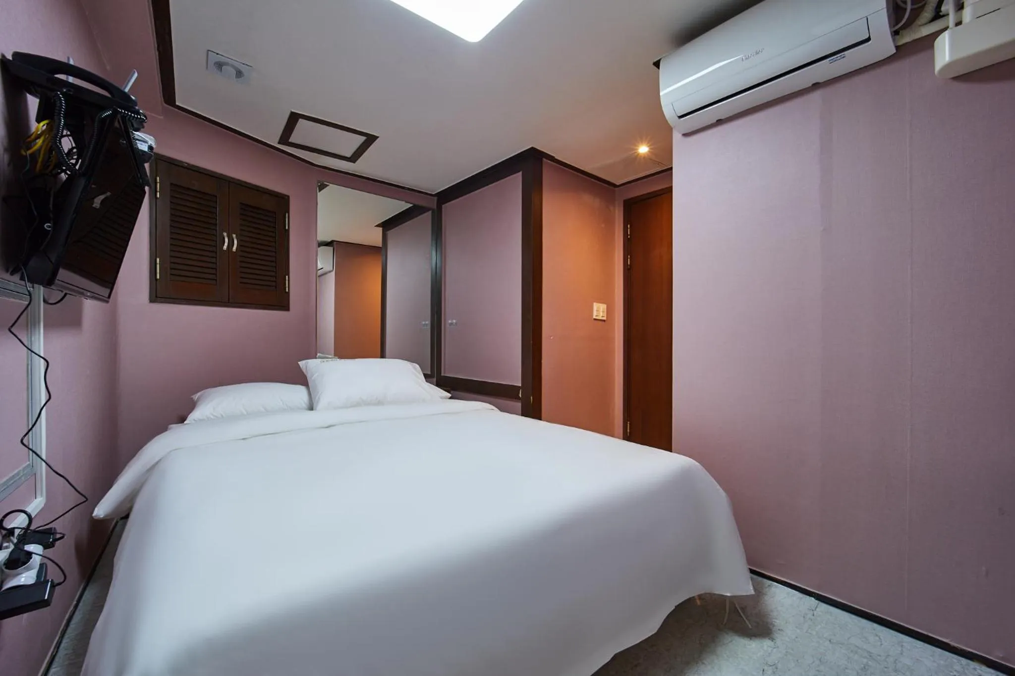 Bed in Seoul Central Hotel