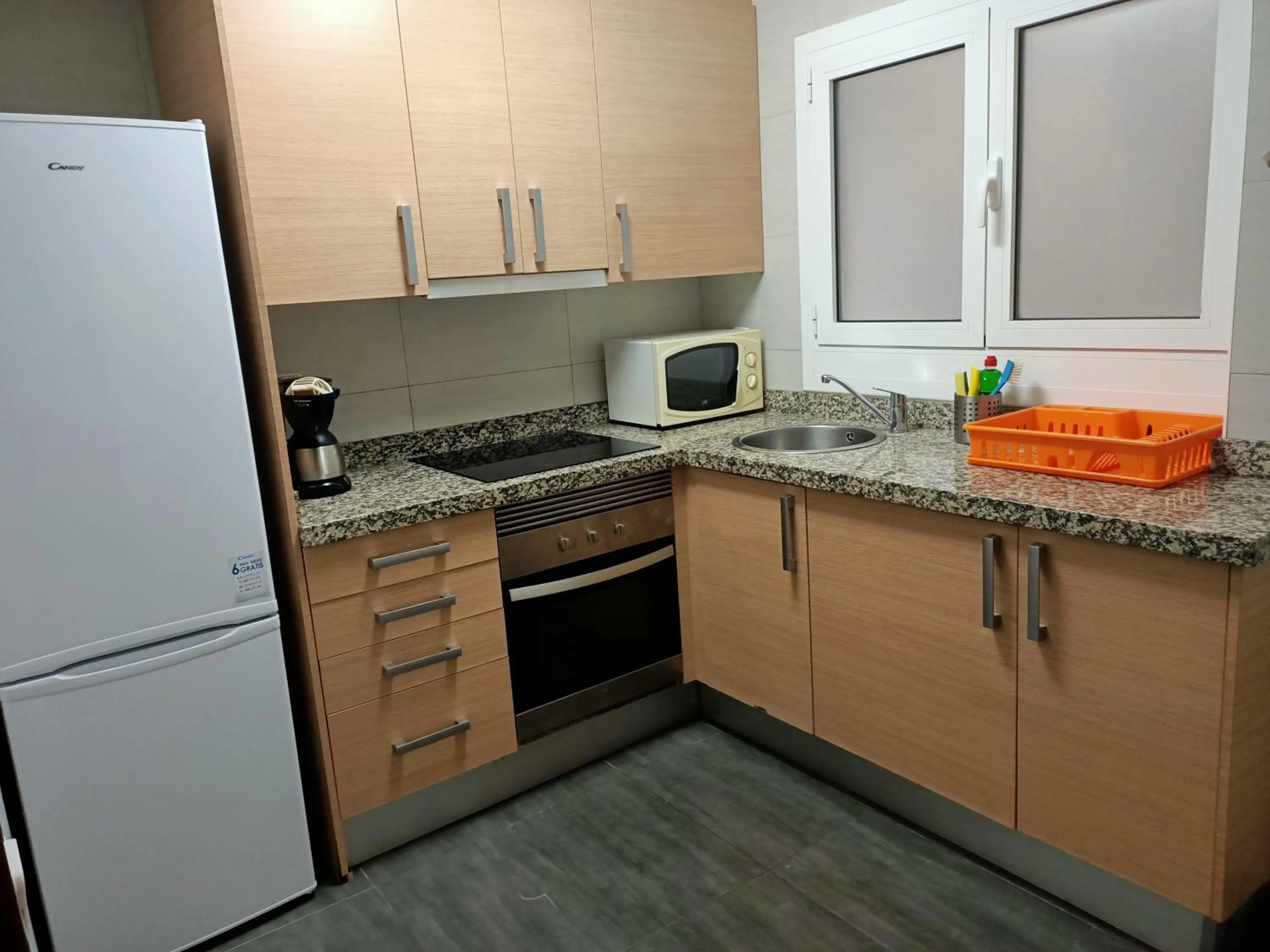 Kitchen or kitchenette in Piso Jover alojamiento en primera línea del Mar !!