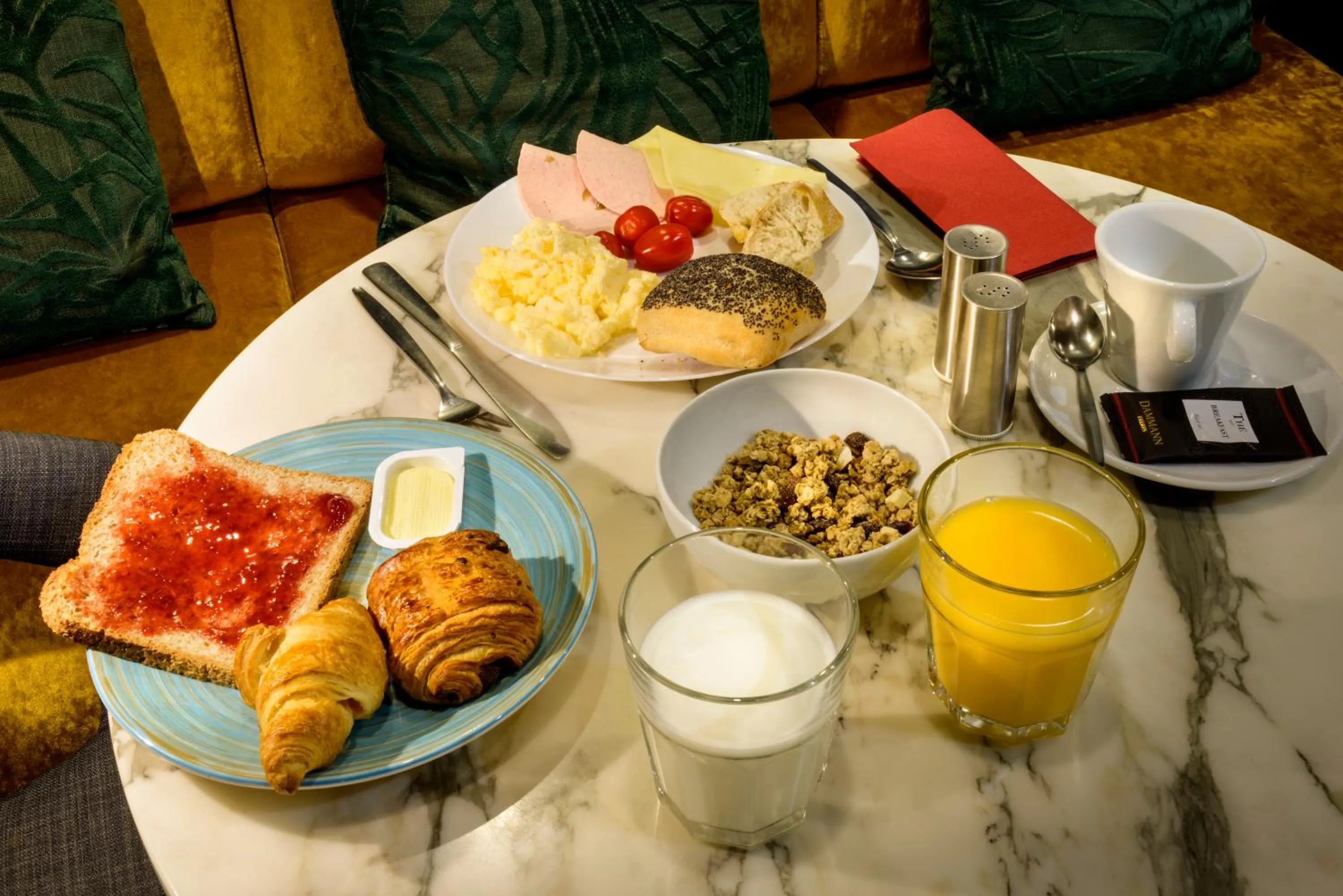 Breakfast in Dansaert Hotel