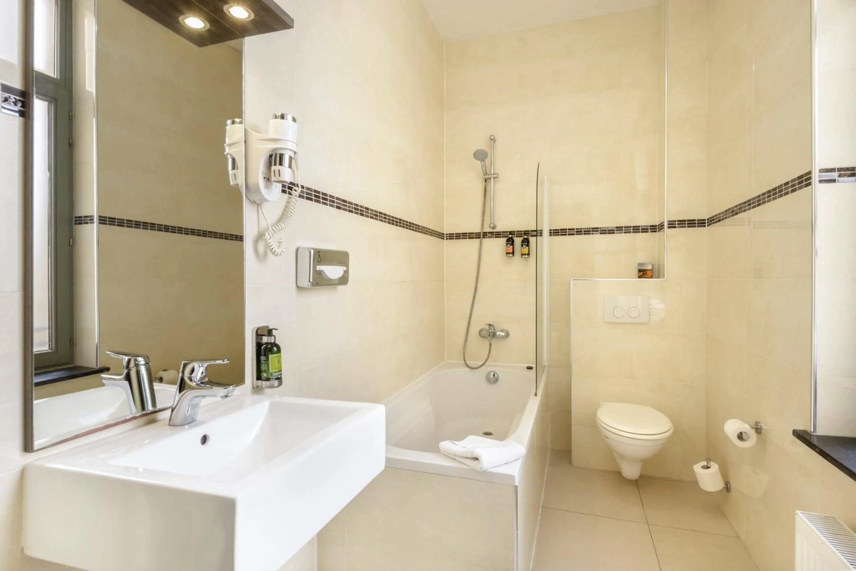 Bathroom in Dansaert Hotel