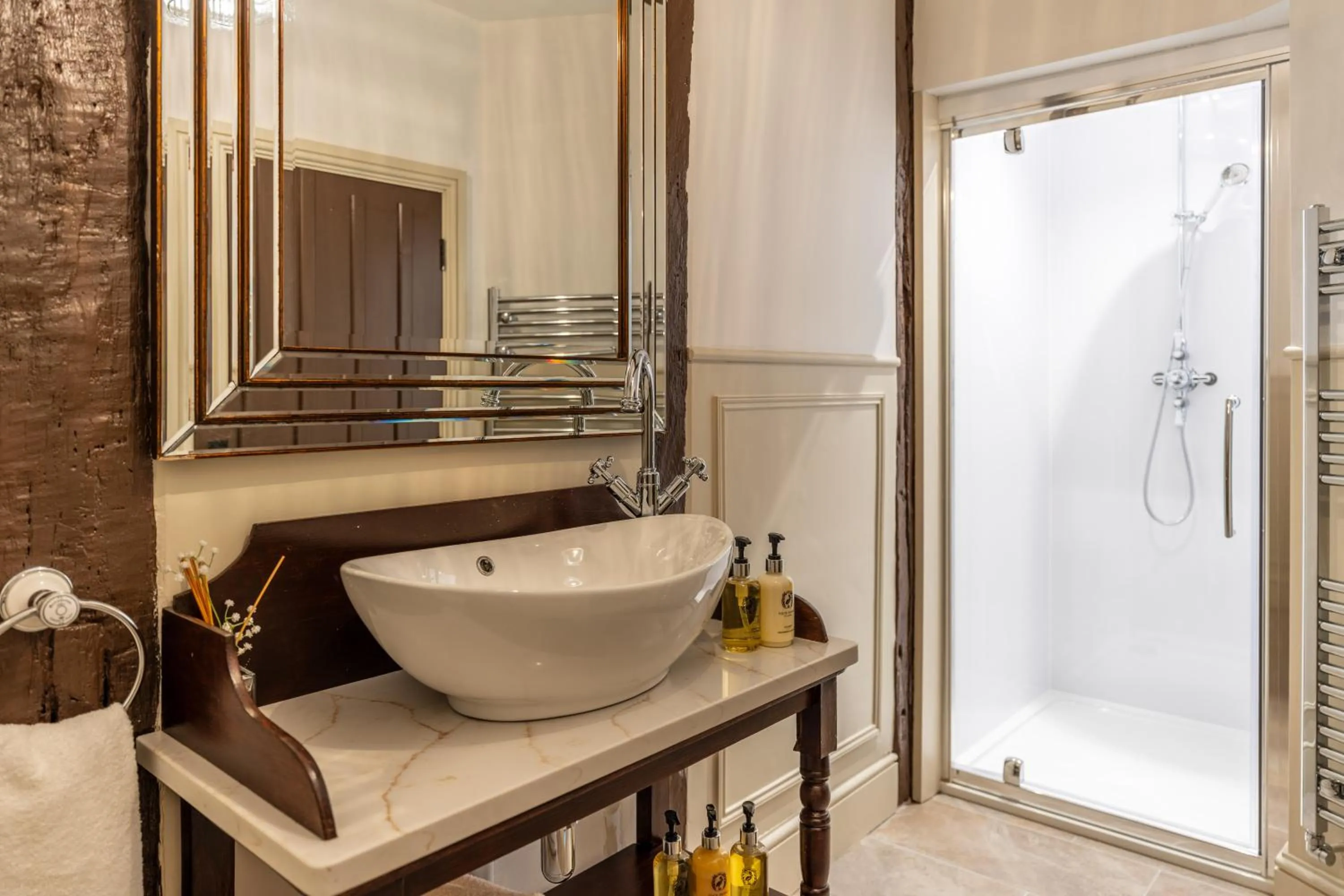 Bathroom in Woolpack Inn