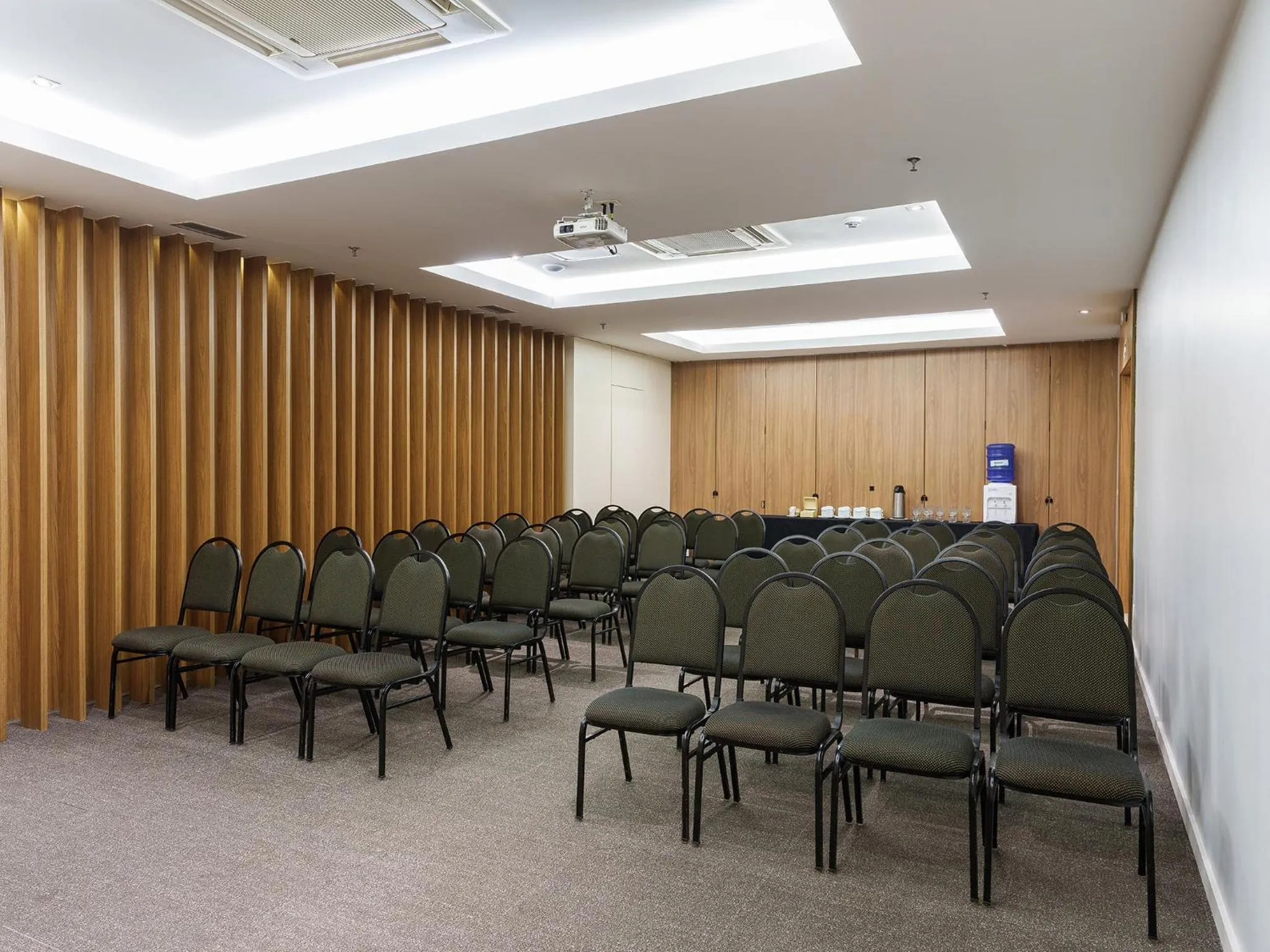 Banquet/Function facilities in Hplus Vision Executive