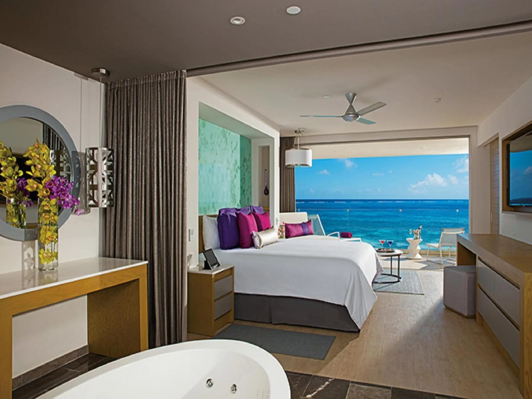 Sea view, Bed in Breathless Riviera Cancun Resort & Spa - Adults Only - All inclusive