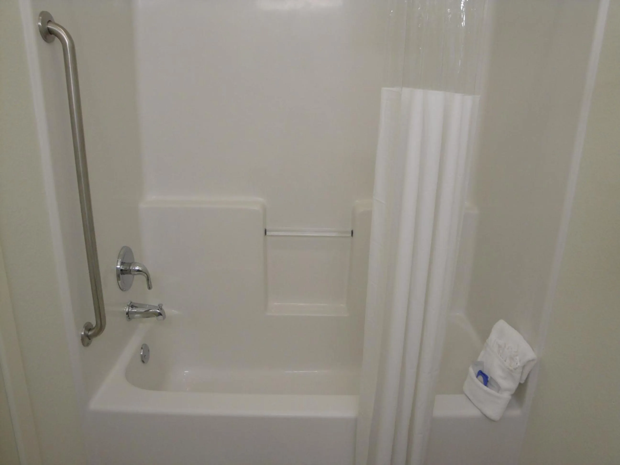 Shower in Sands Inn & Suites
