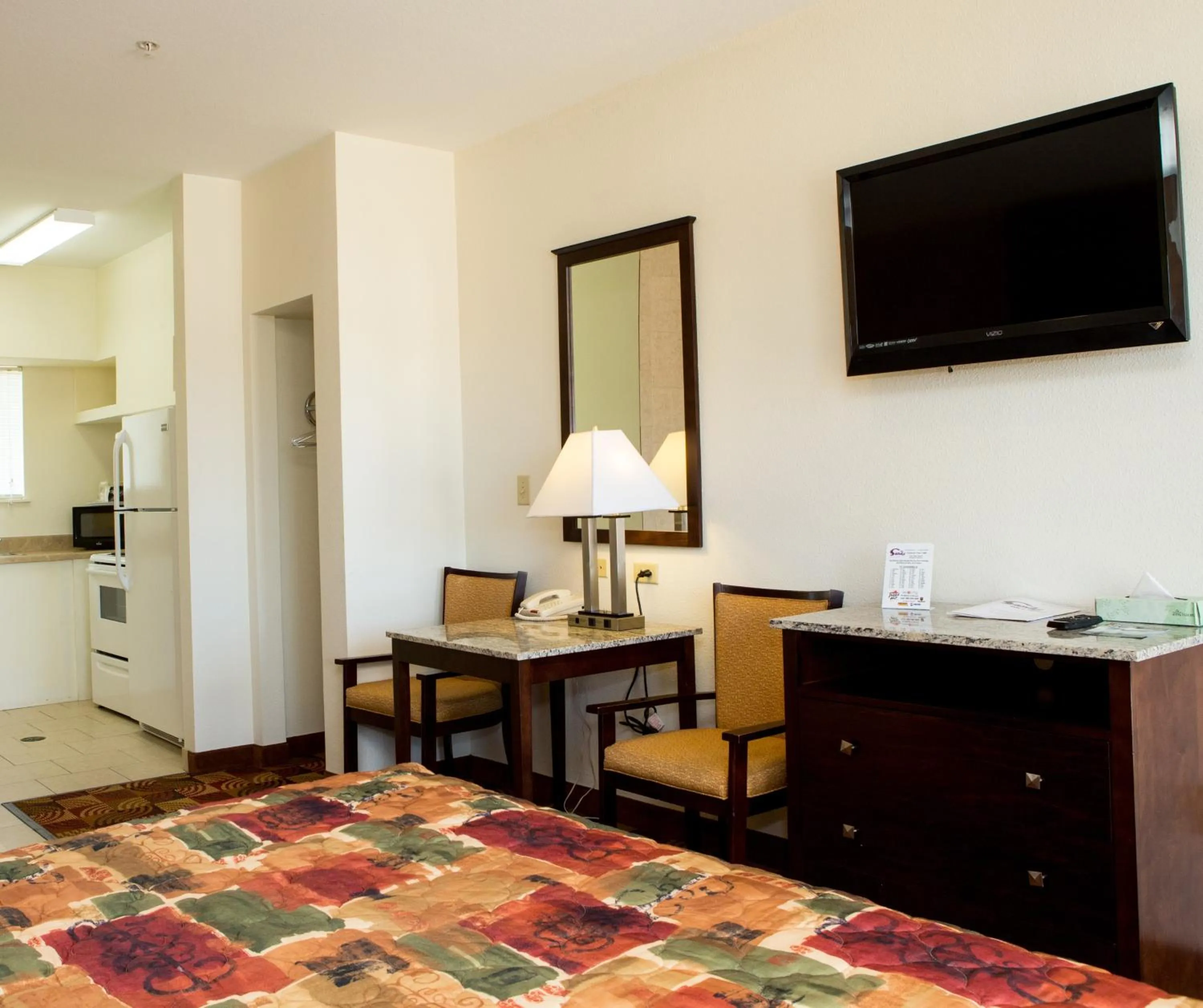 TV and multimedia in Sands Inn & Suites