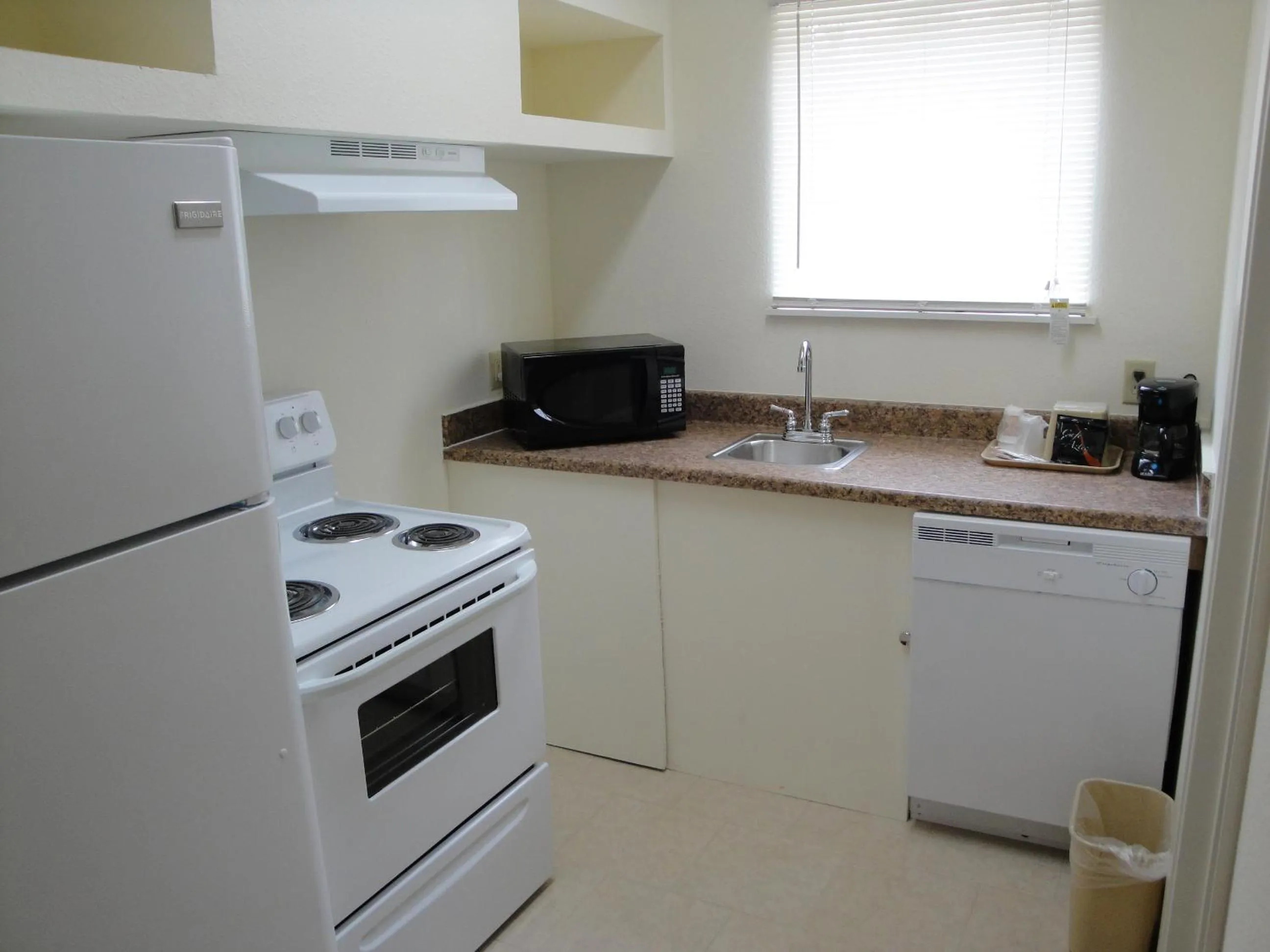 Kitchen or kitchenette in Sands Inn & Suites