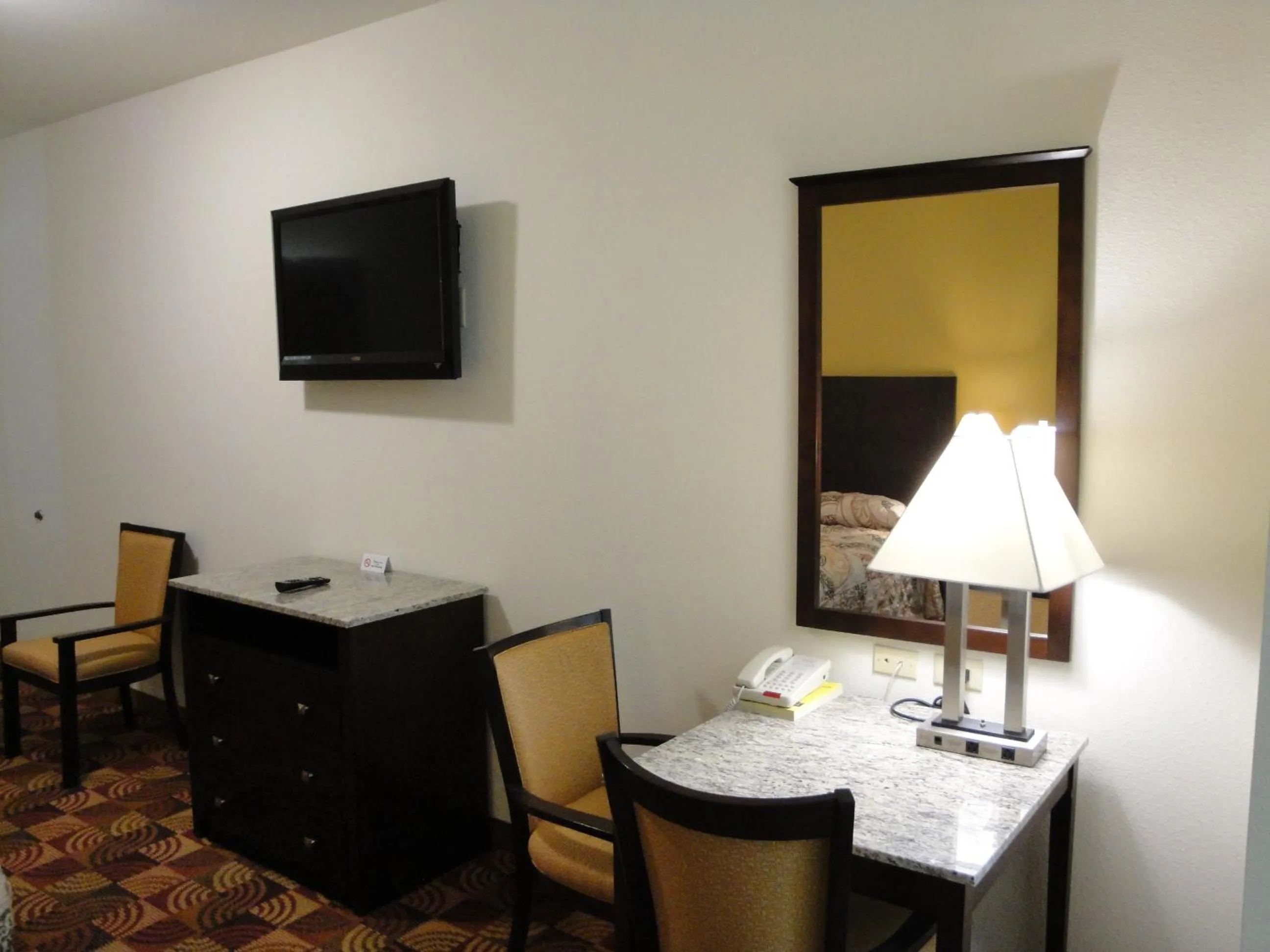TV and multimedia in Sands Inn & Suites