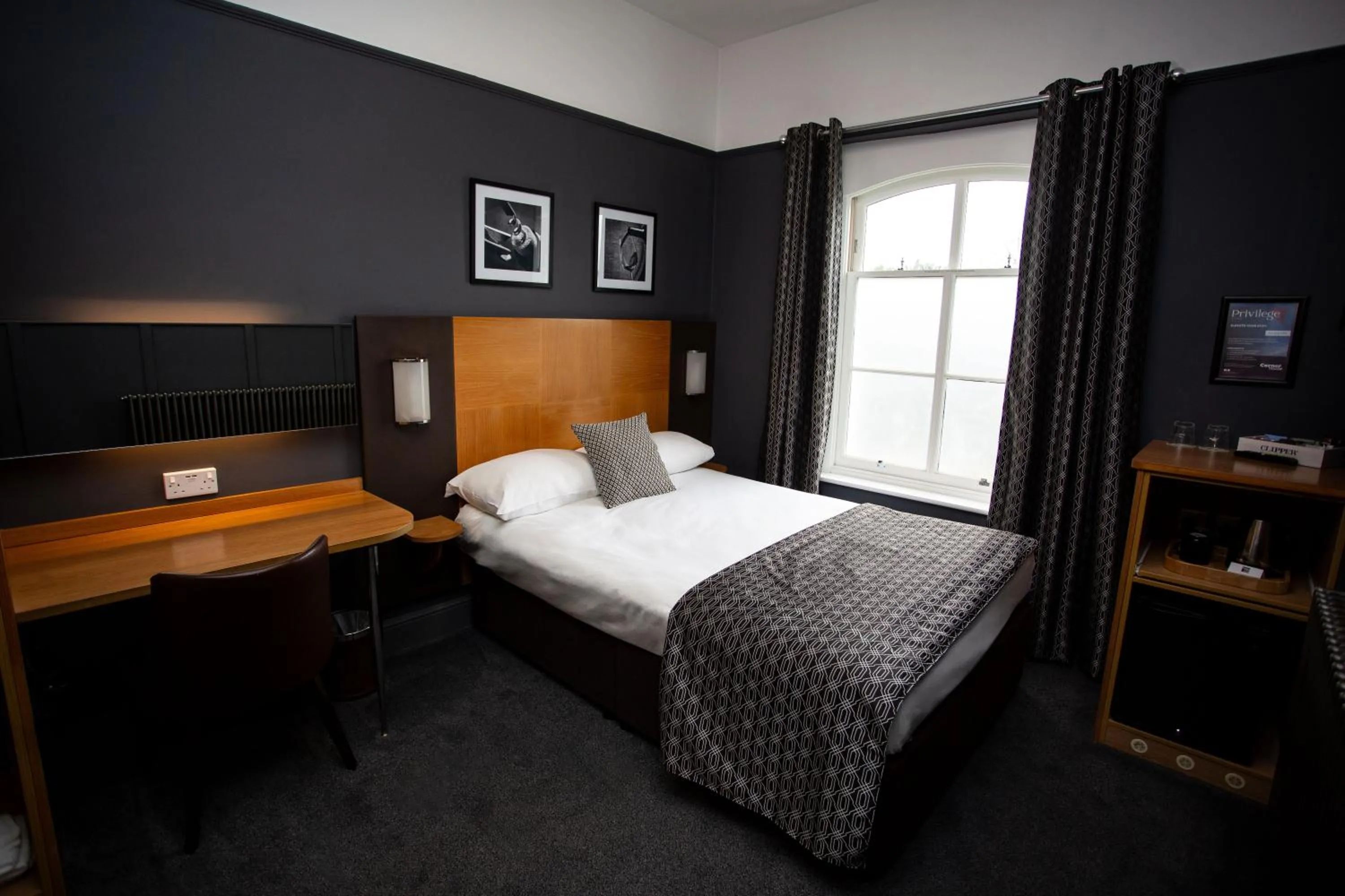 Bedroom, Bed in The Corner House Hotel