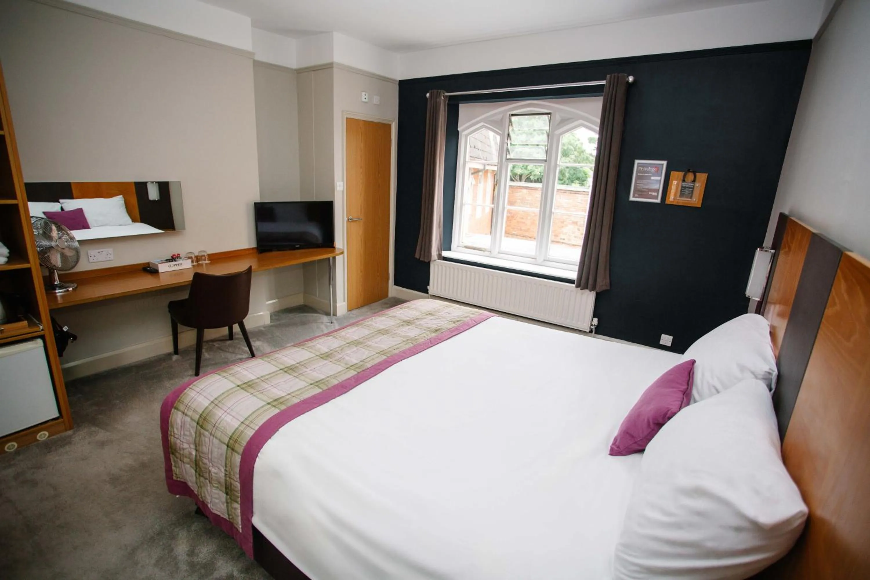 Bedroom, Bed in The Corner House Hotel