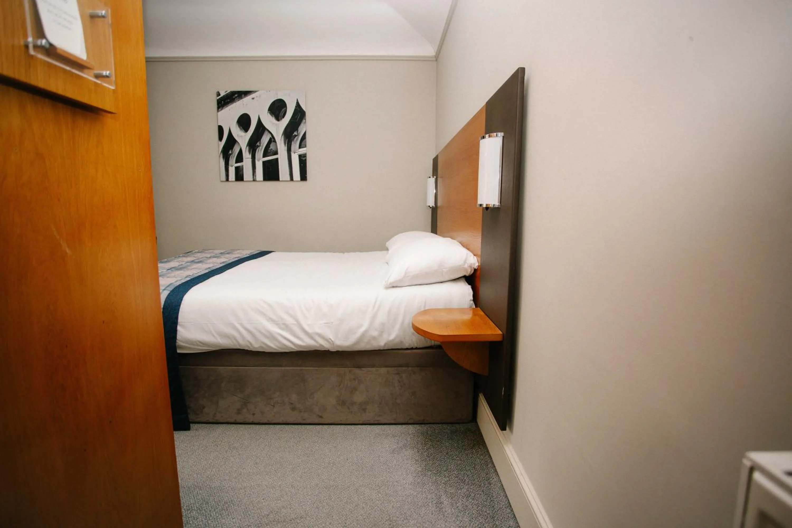 Bedroom, Bed in The Corner House Hotel