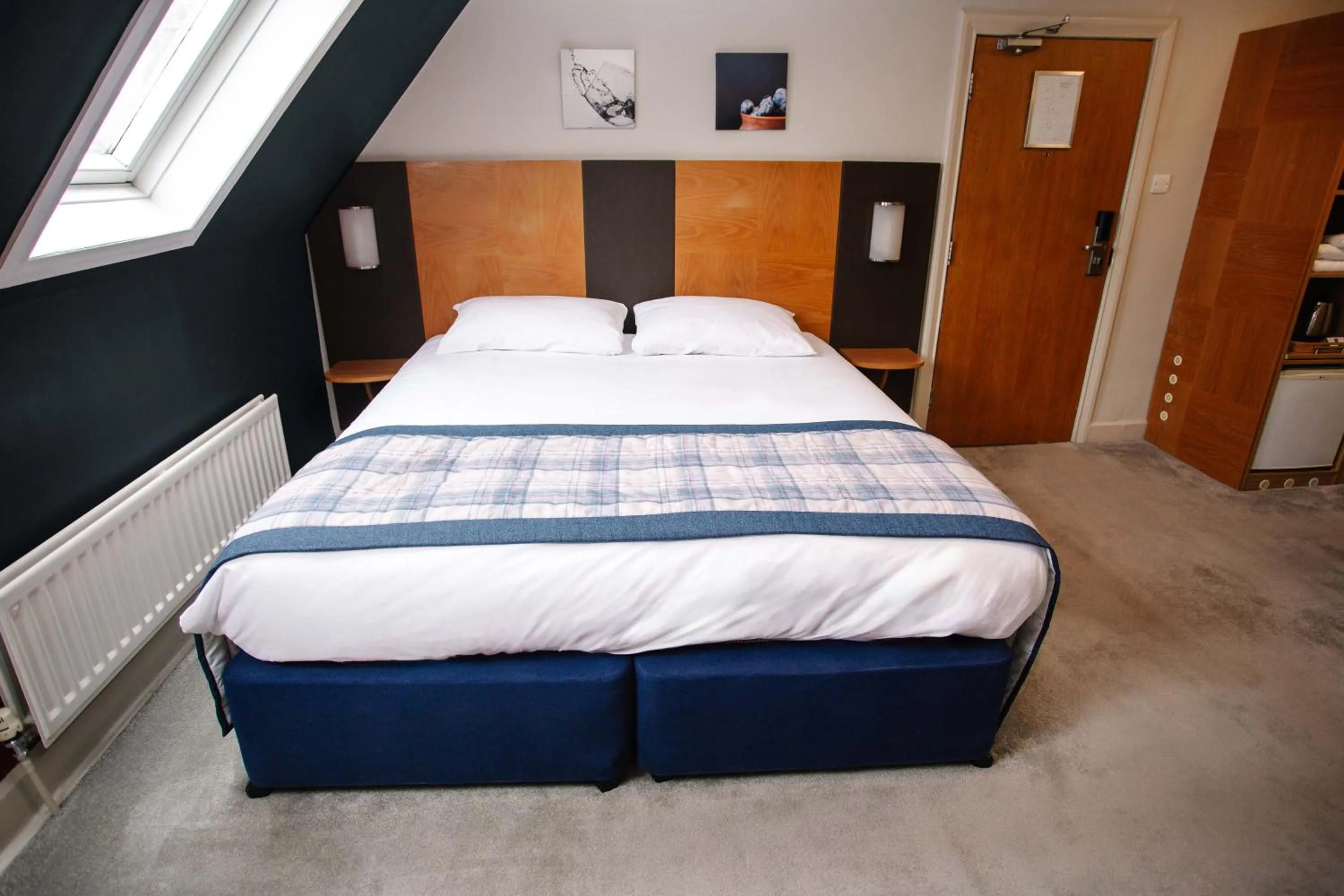 Bedroom, Bed in The Corner House Hotel