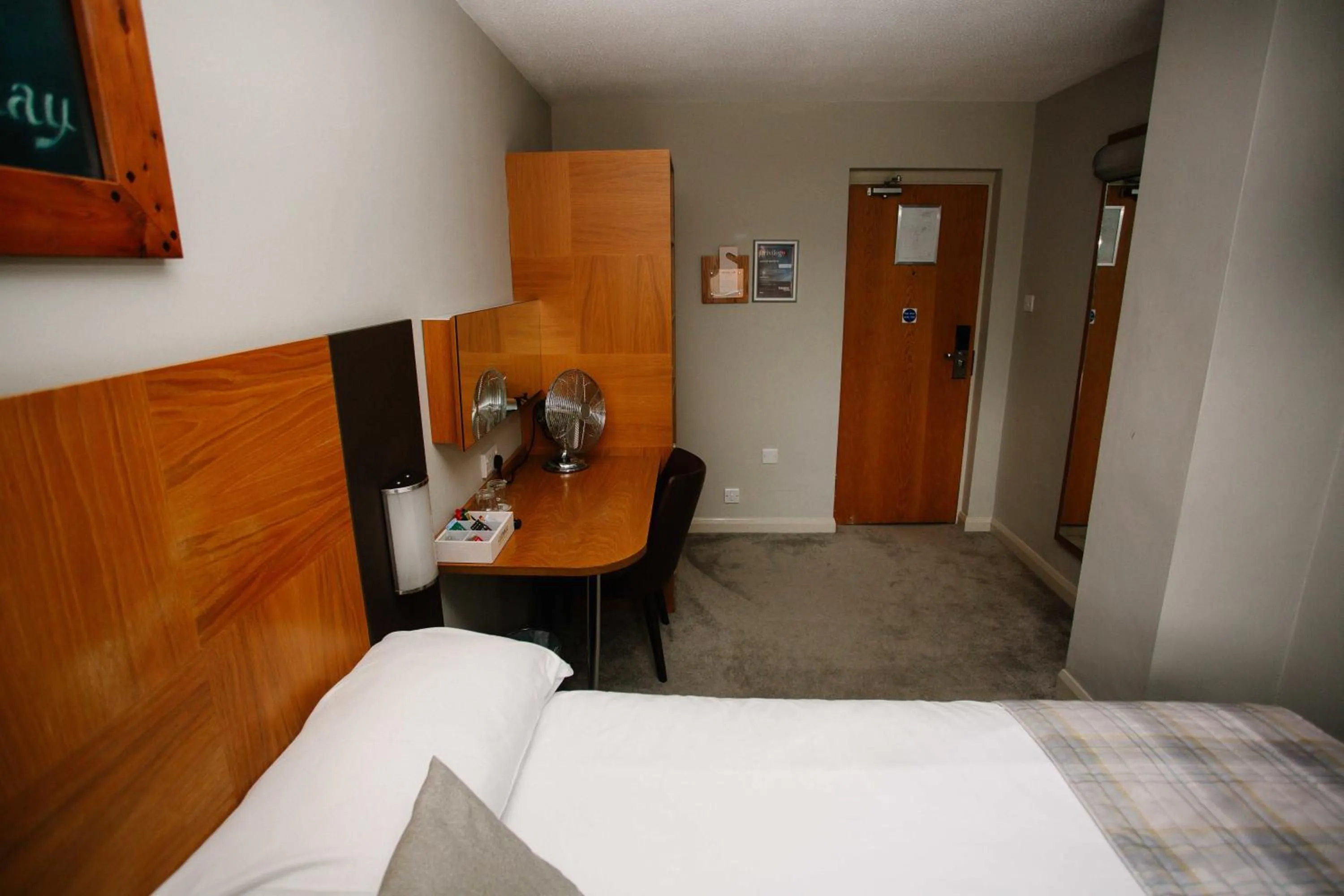 Bedroom, Bed in The Corner House Hotel