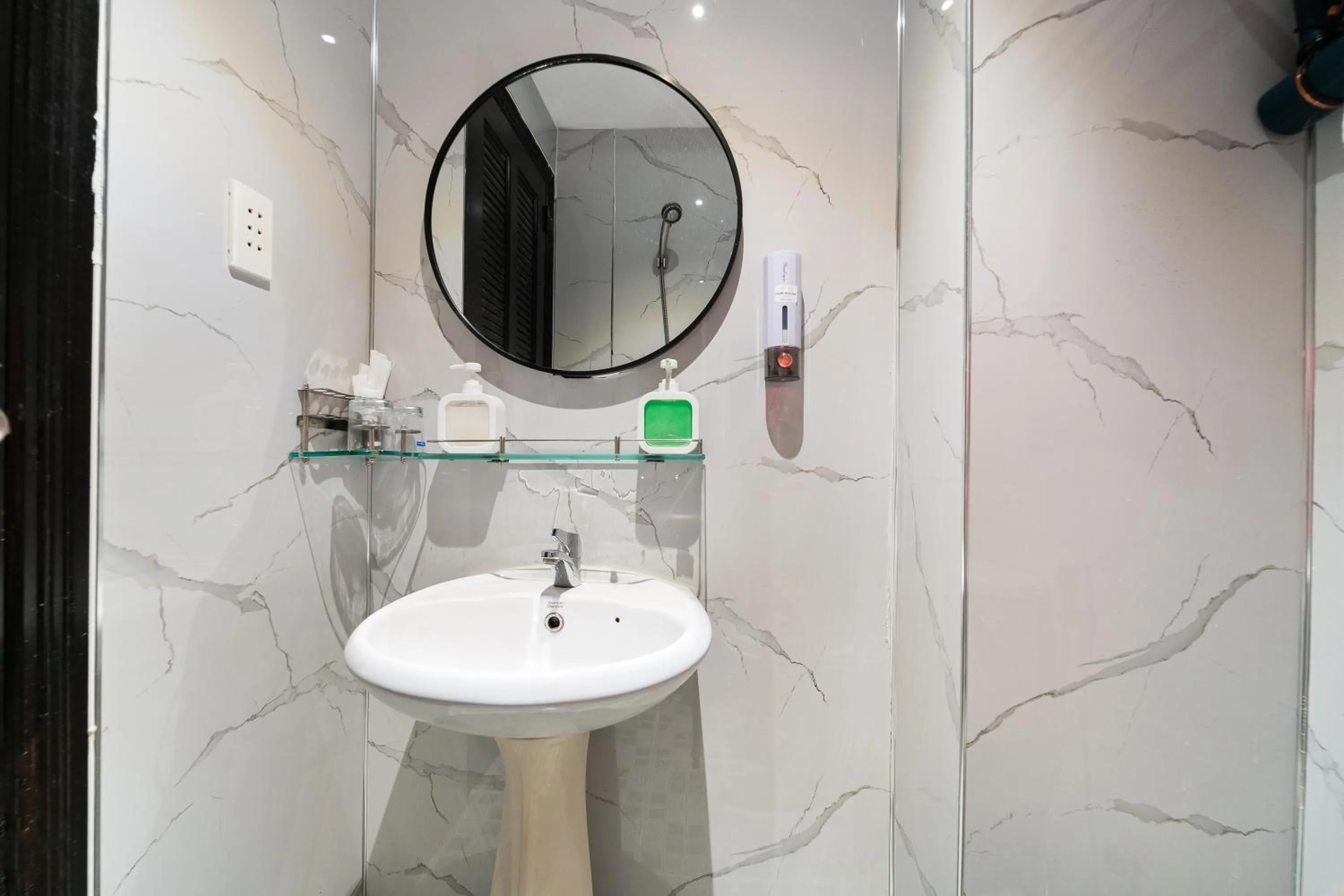 Shower in Nicecy Daily - Yersin Street