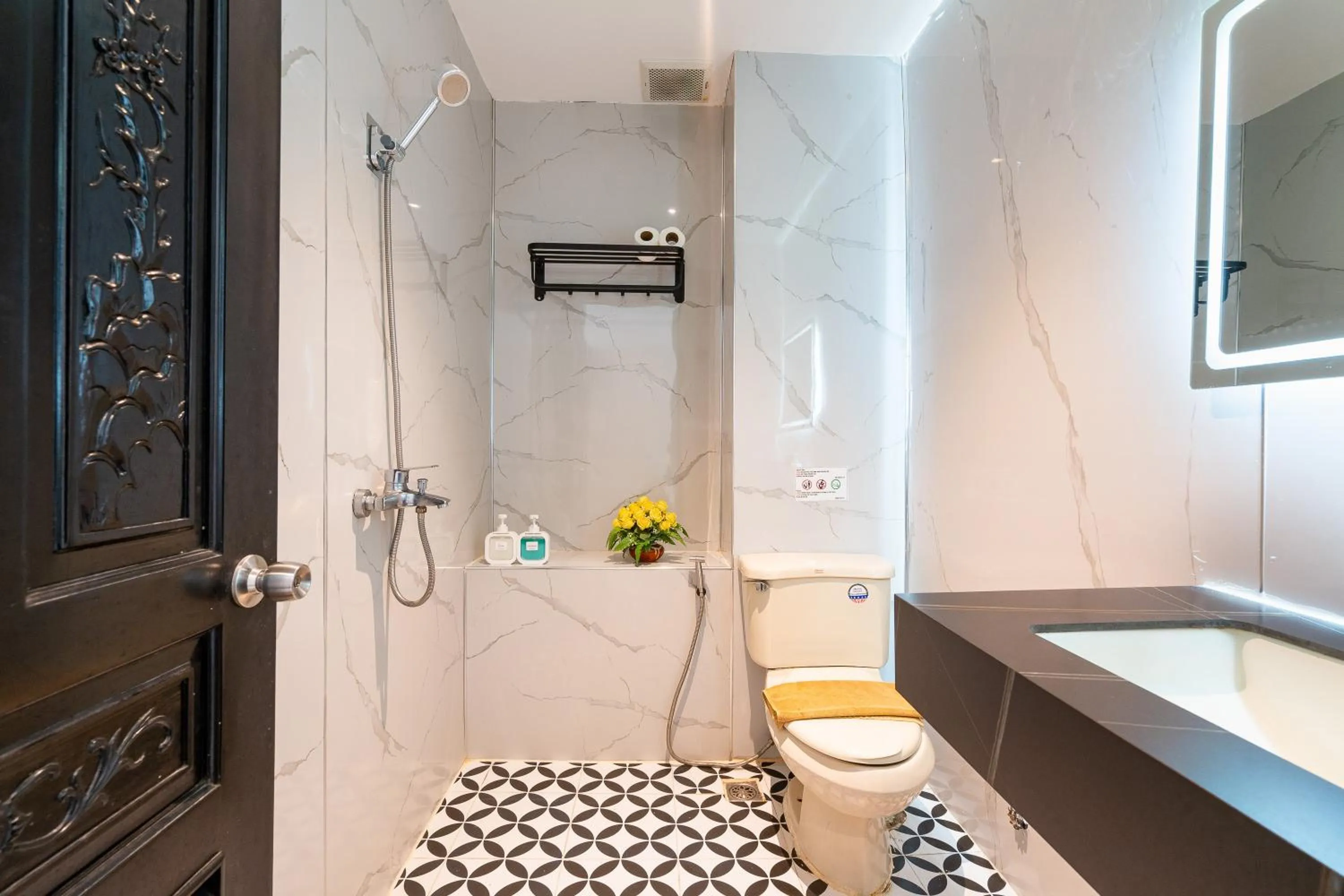 Shower in Nicecy Daily - Yersin Street