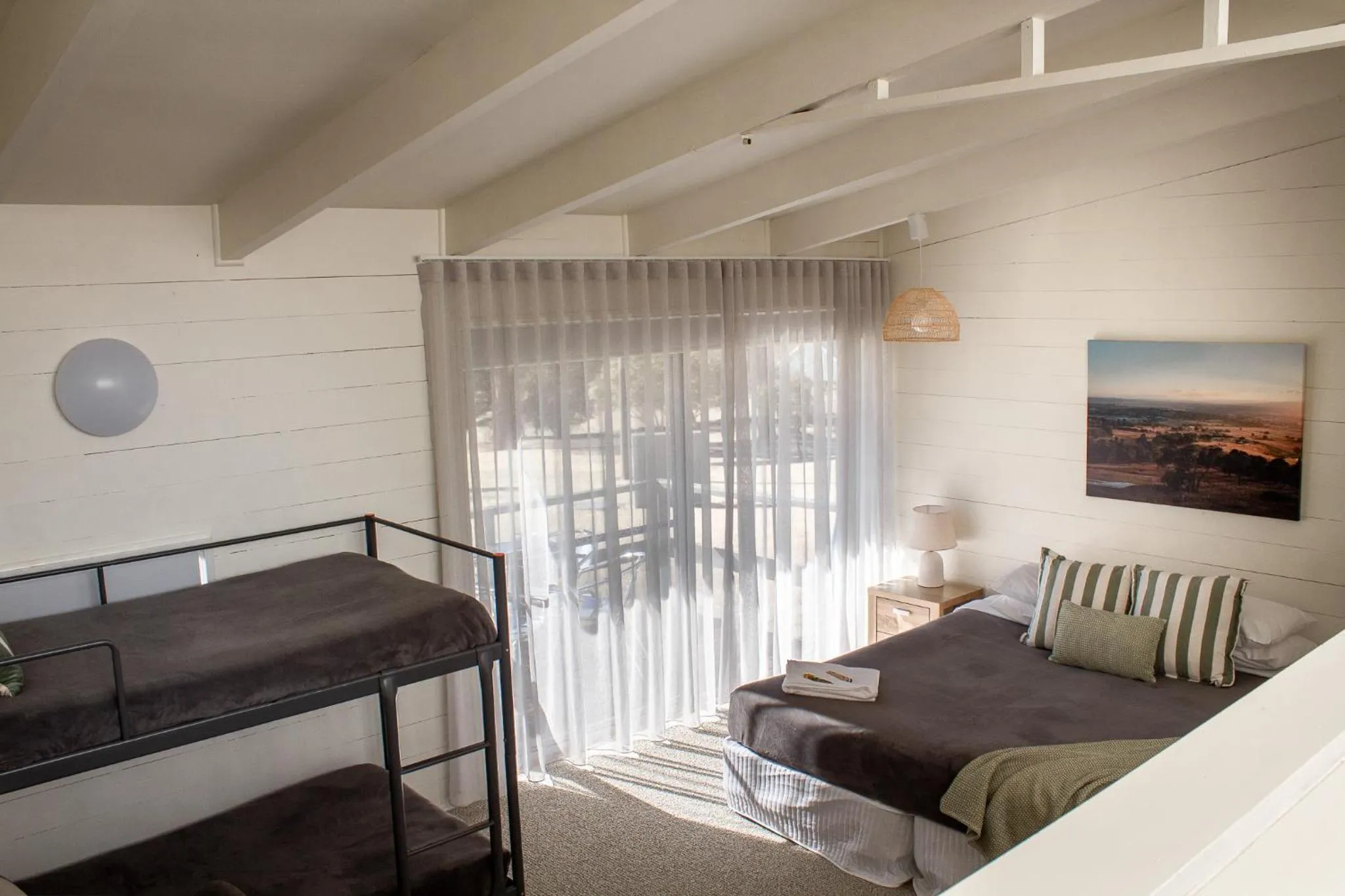 Bed in BATHURST GOLDFIELDS MOTEL at 428 CONROD STRAIGHT MOUNT PANORAMA